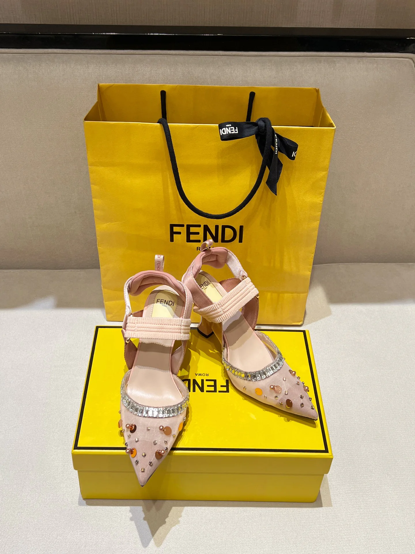 Сандалии Женские Fendi 11781491