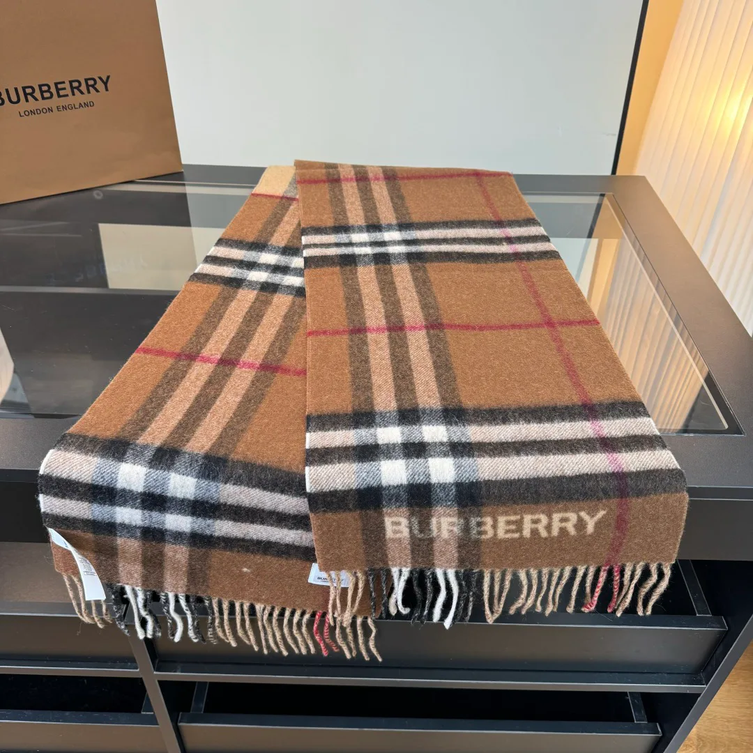 Шарфы Burberry 18627302