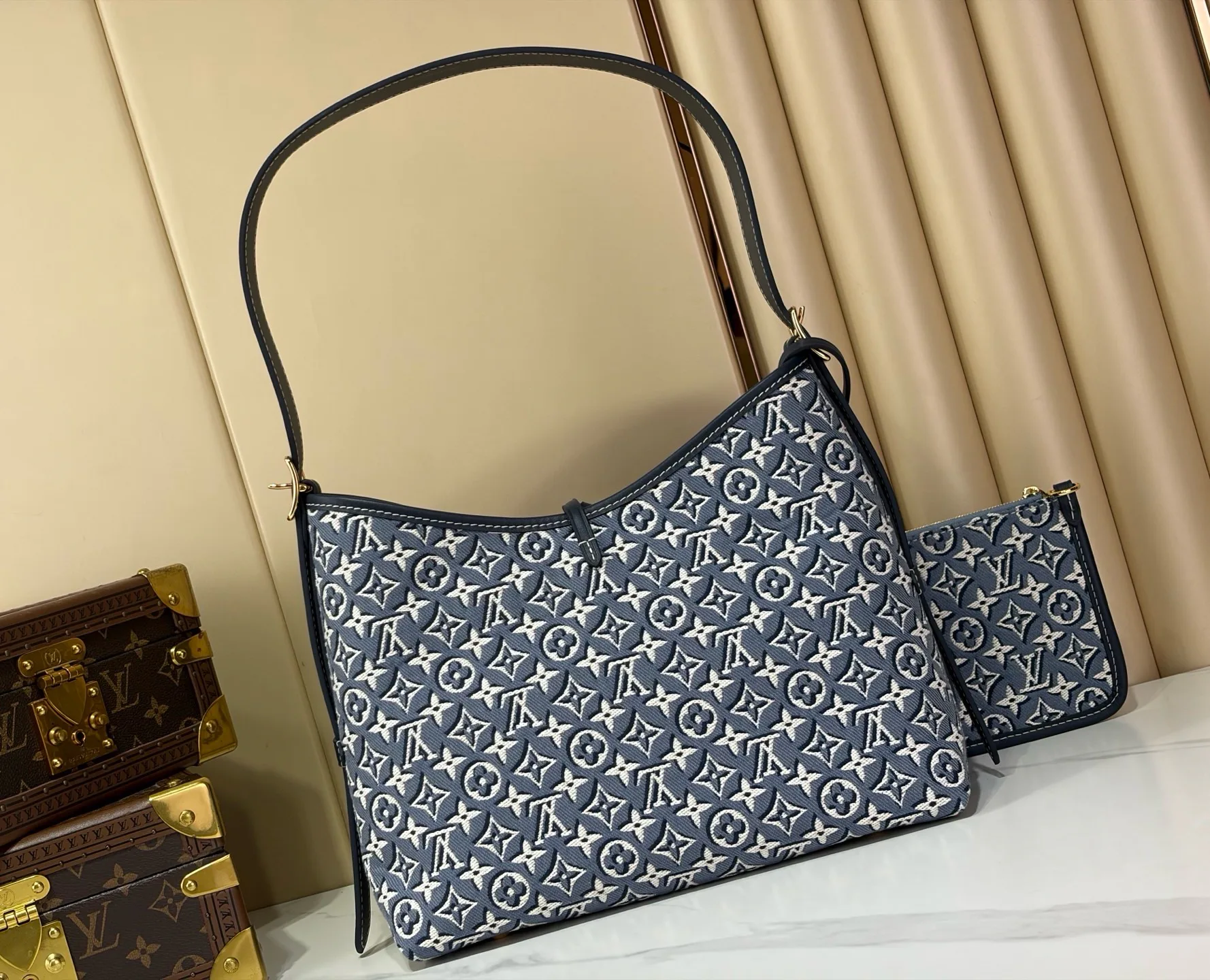 Классические Сумки Женские Louis Vuitton 18240324