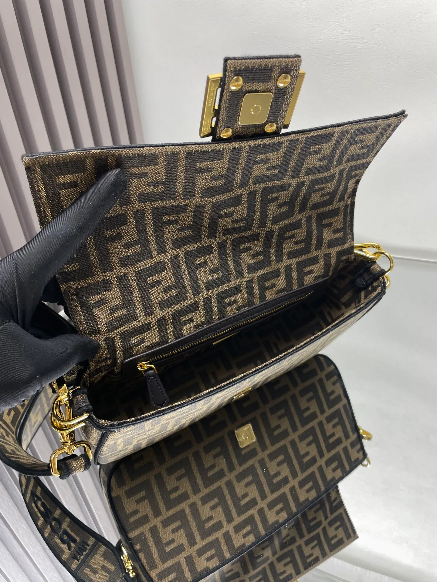Классические Сумки Женские Fendi 13546249