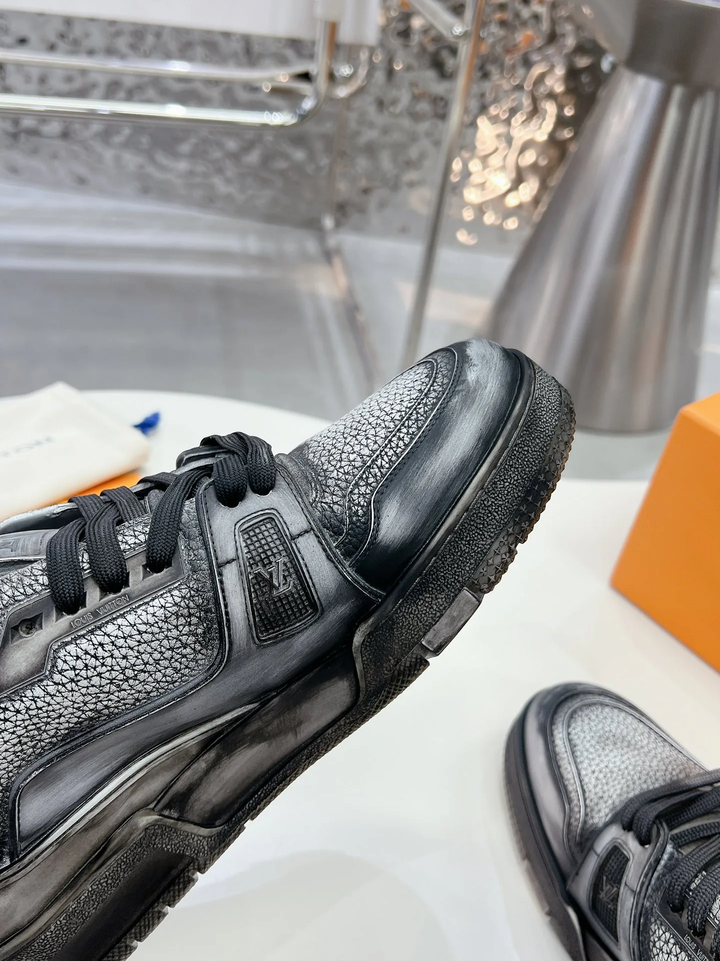 Кроссовки Женские Louis Vuitton 11778710