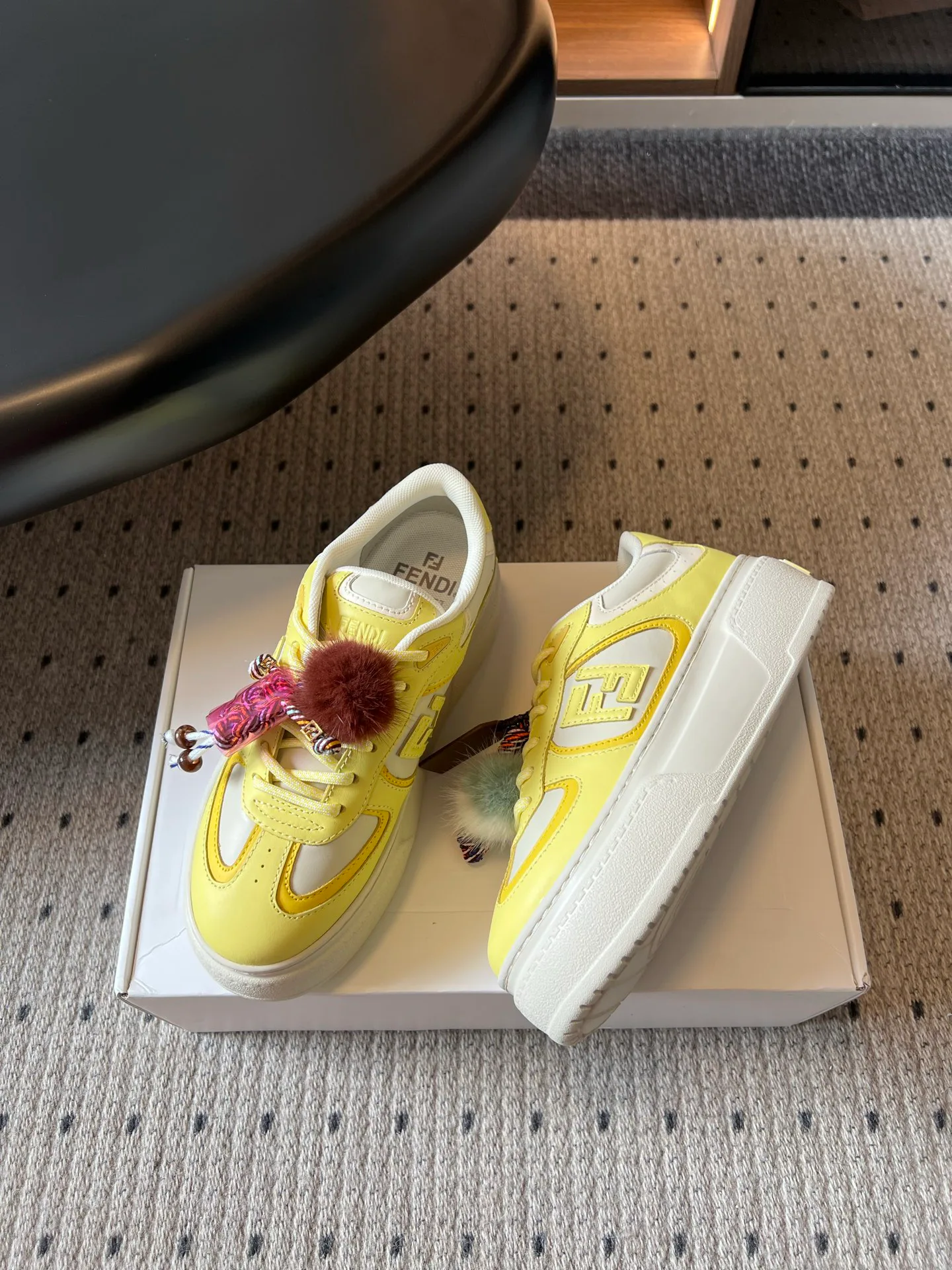 Кроссовки Женские Fendi 17190589