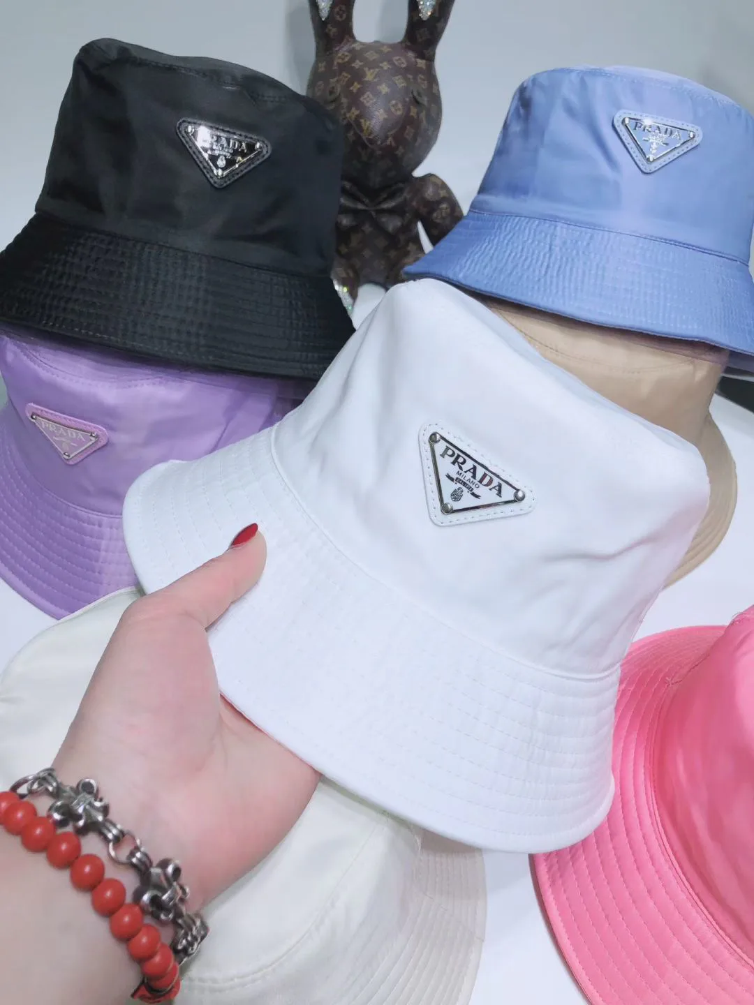 Головные Уборы Prada 13353805