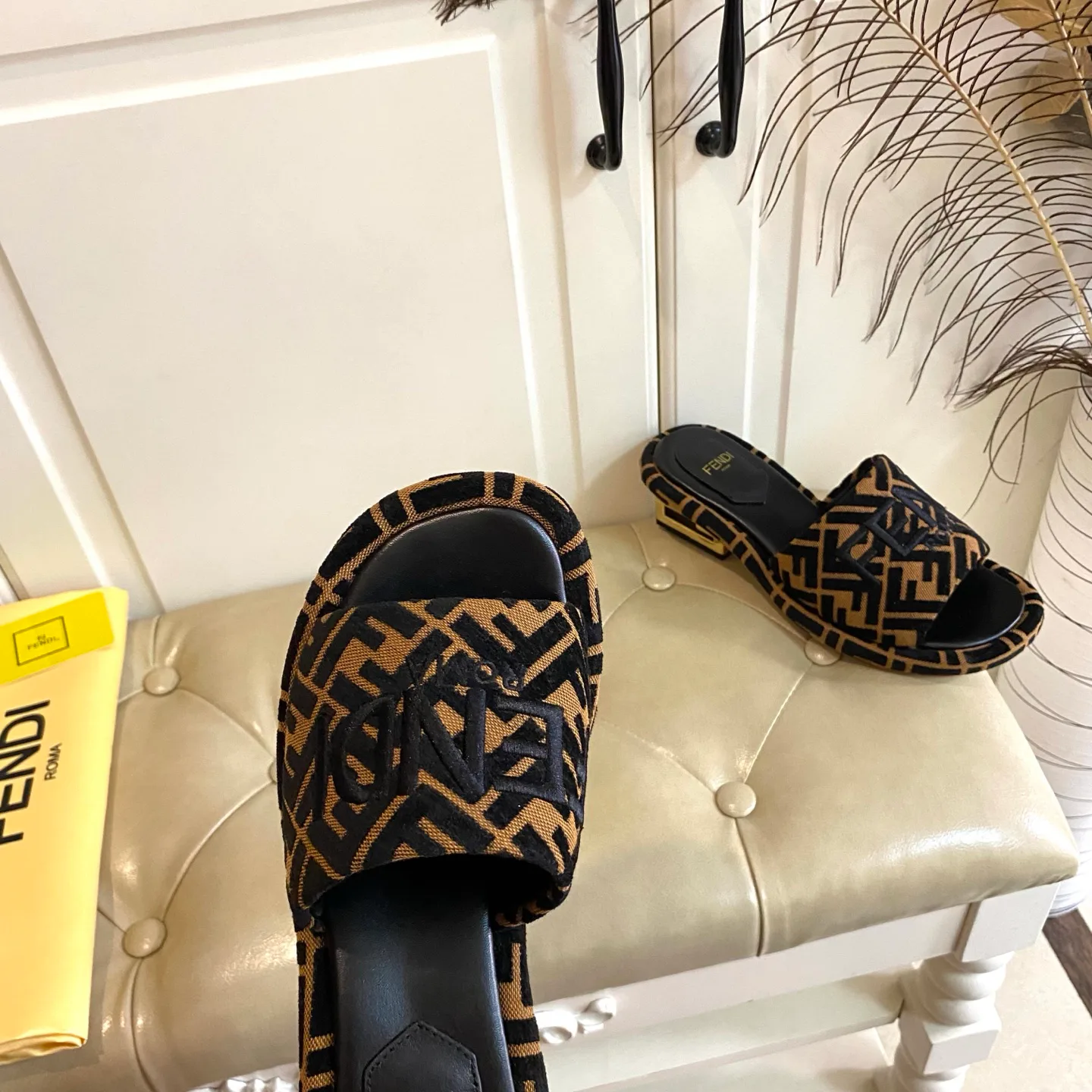 Шлепанцы Женские Fendi 21158