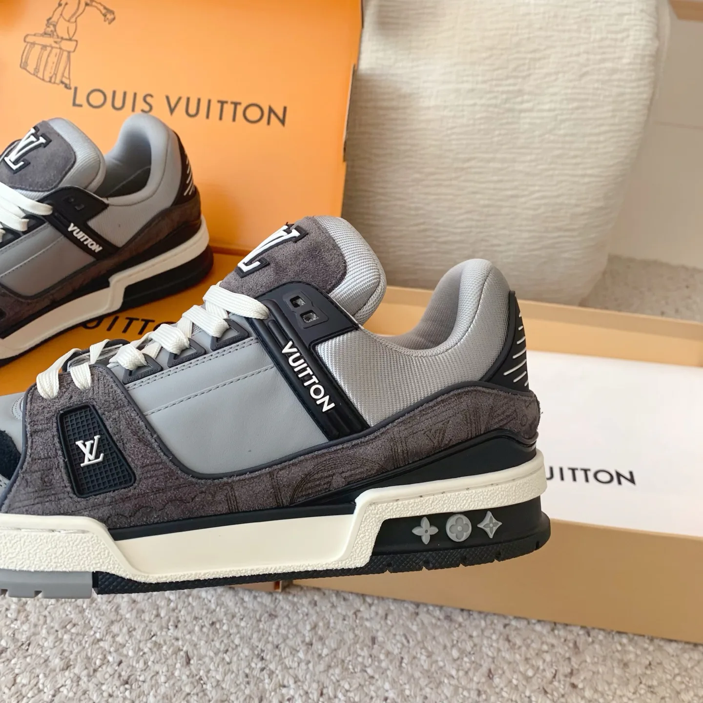 Кроссовки Мужские Louis Vuitton 18258375