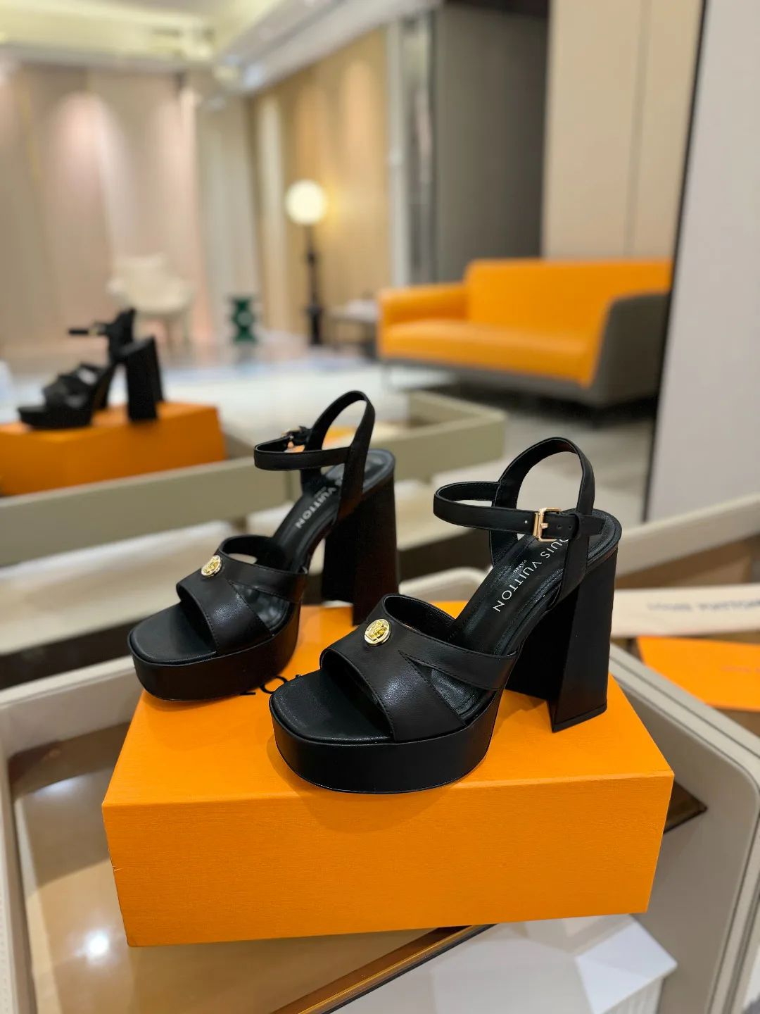 Босоножки Женские Louis Vuitton 10910208
