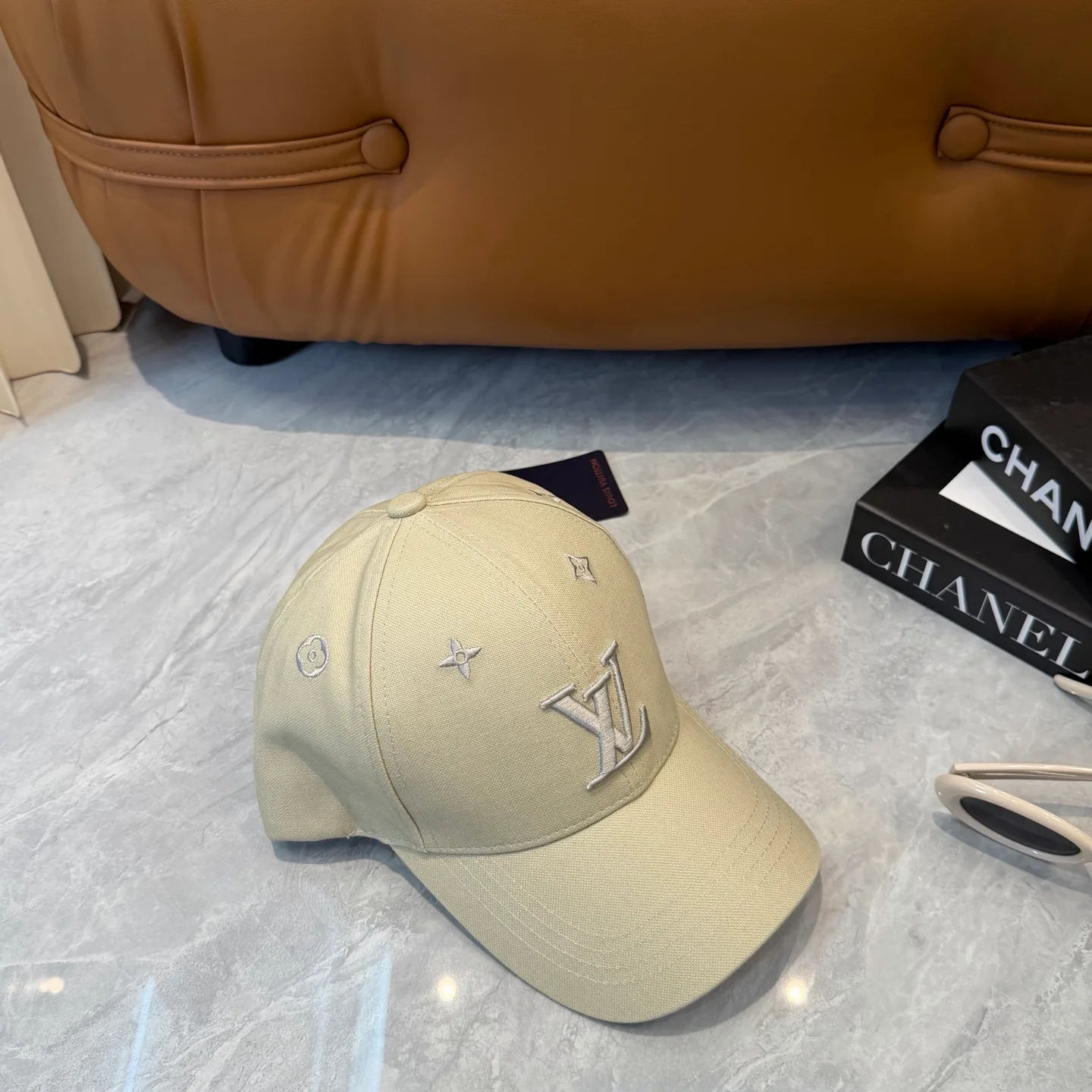 Головные Уборы Louis Vuitton 17467589