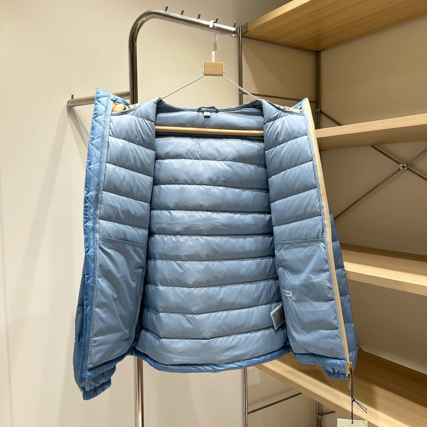 Куртки И Пуховики Женские Burberry 18110900