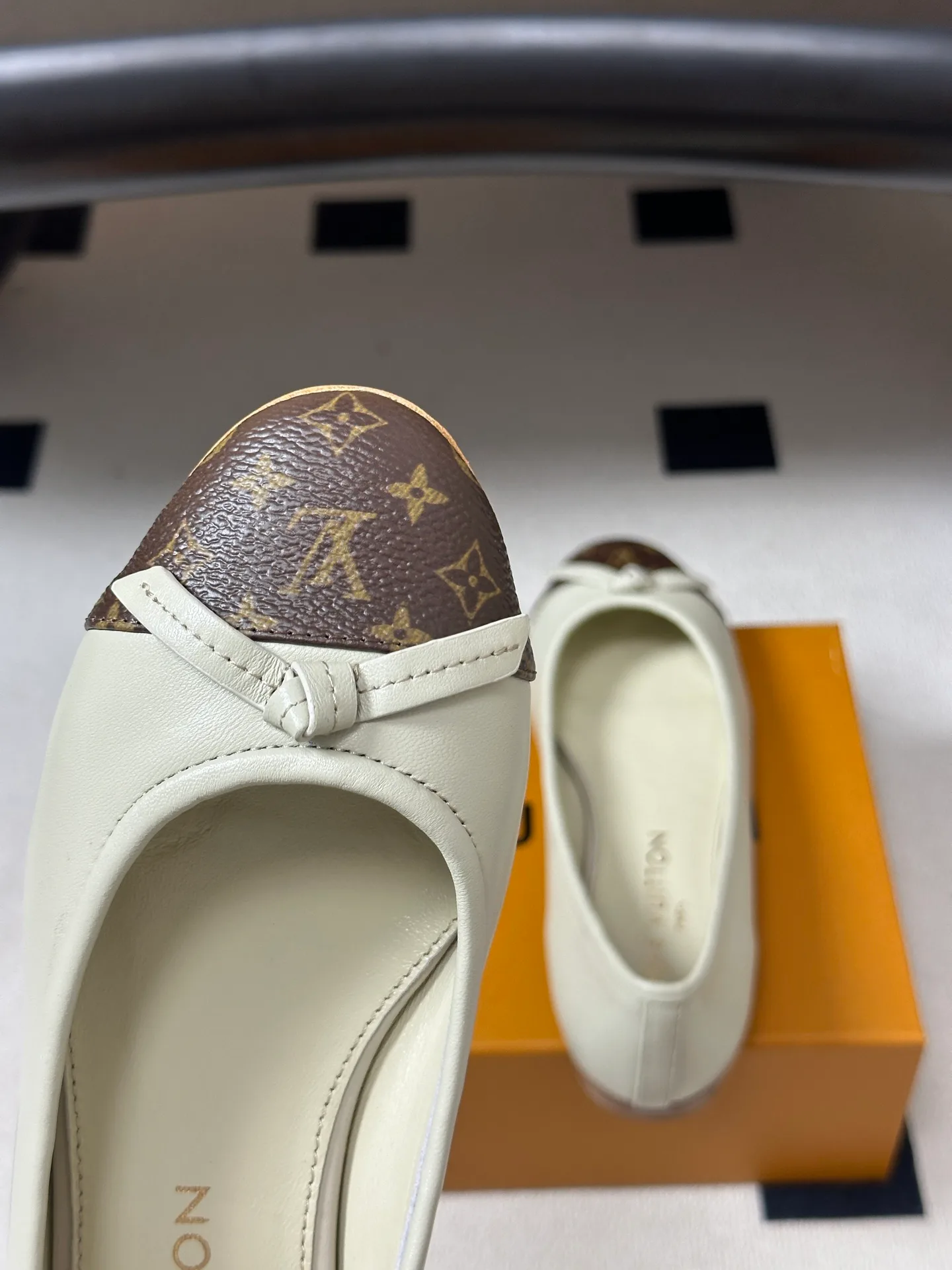 Балетки Женские Louis Vuitton 18049404