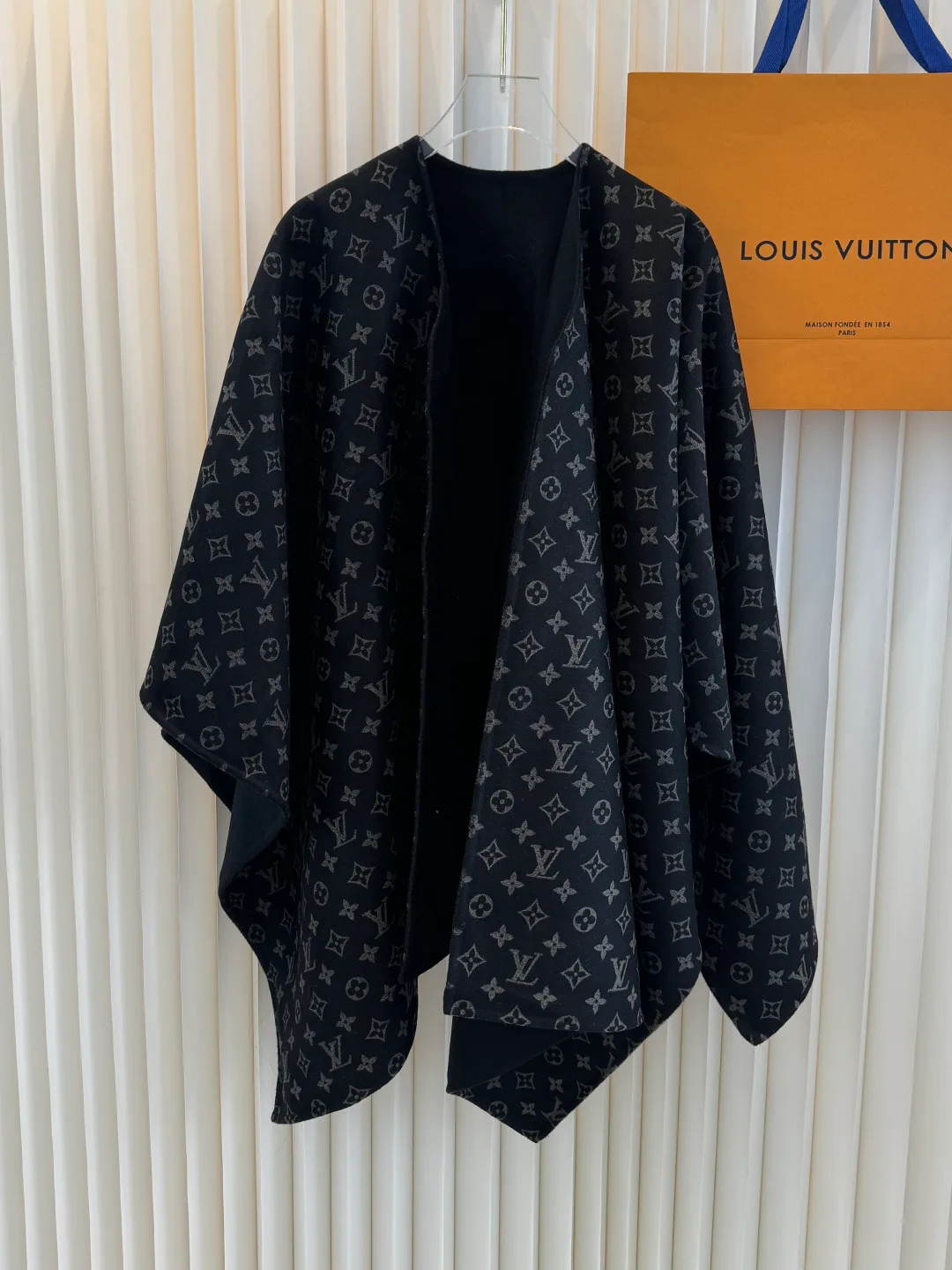 Пальто Женские Louis Vuitton 18980922