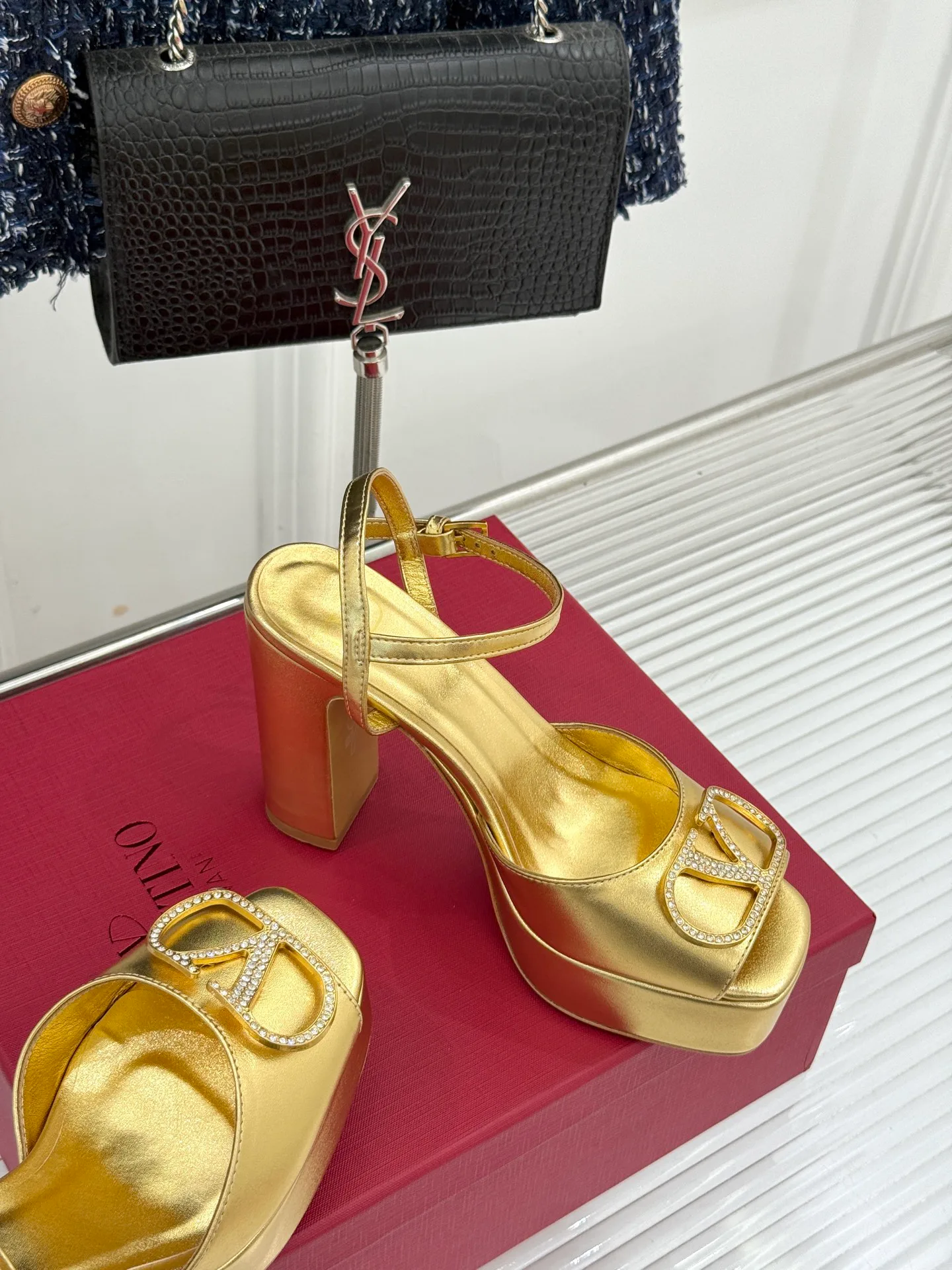 Босоножки Женские Valentino 19577241