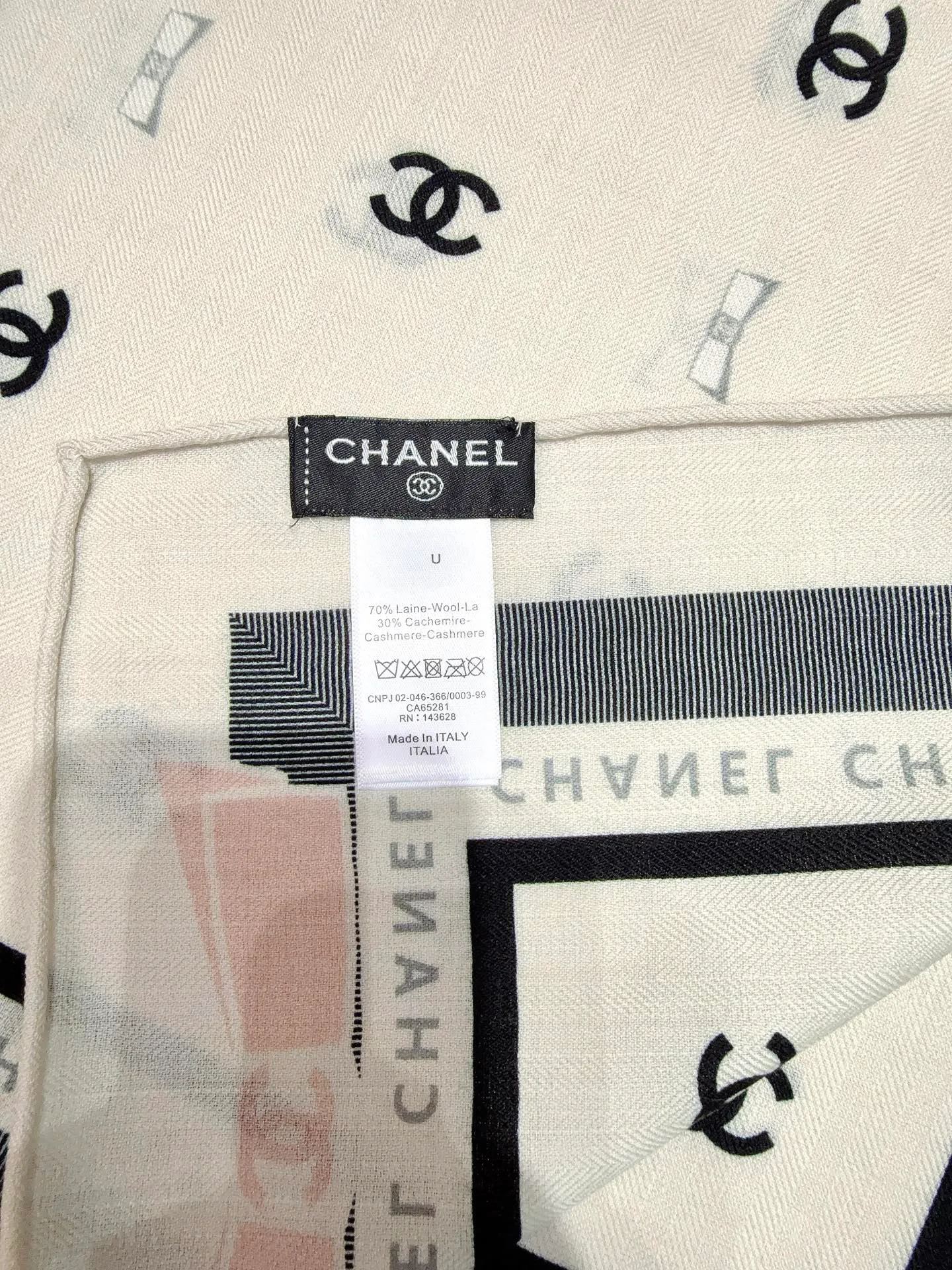 Платки Chanel 18220212