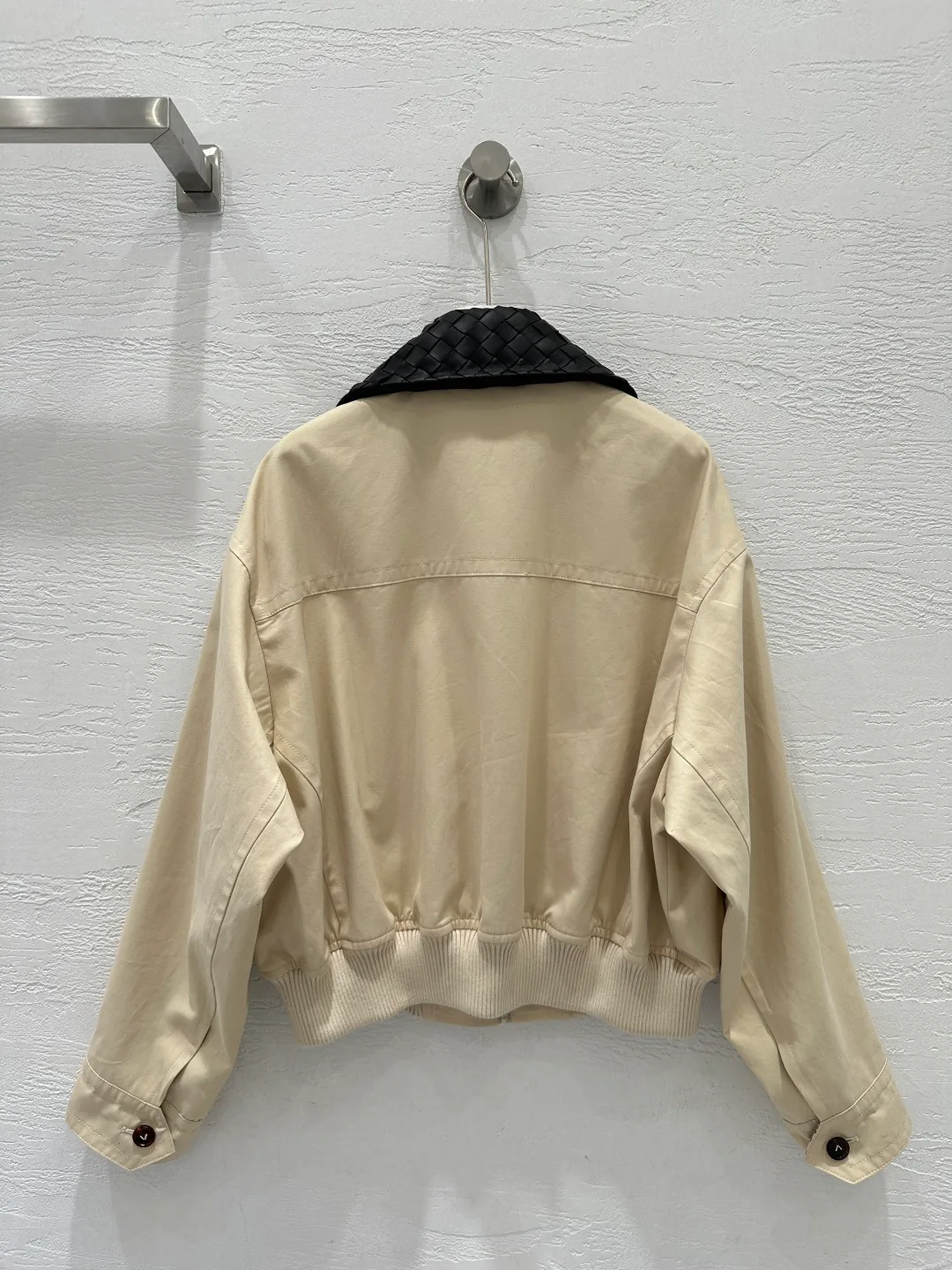 Кожаные Куртки И Дублёнки Женские Bottega Veneta 13309673