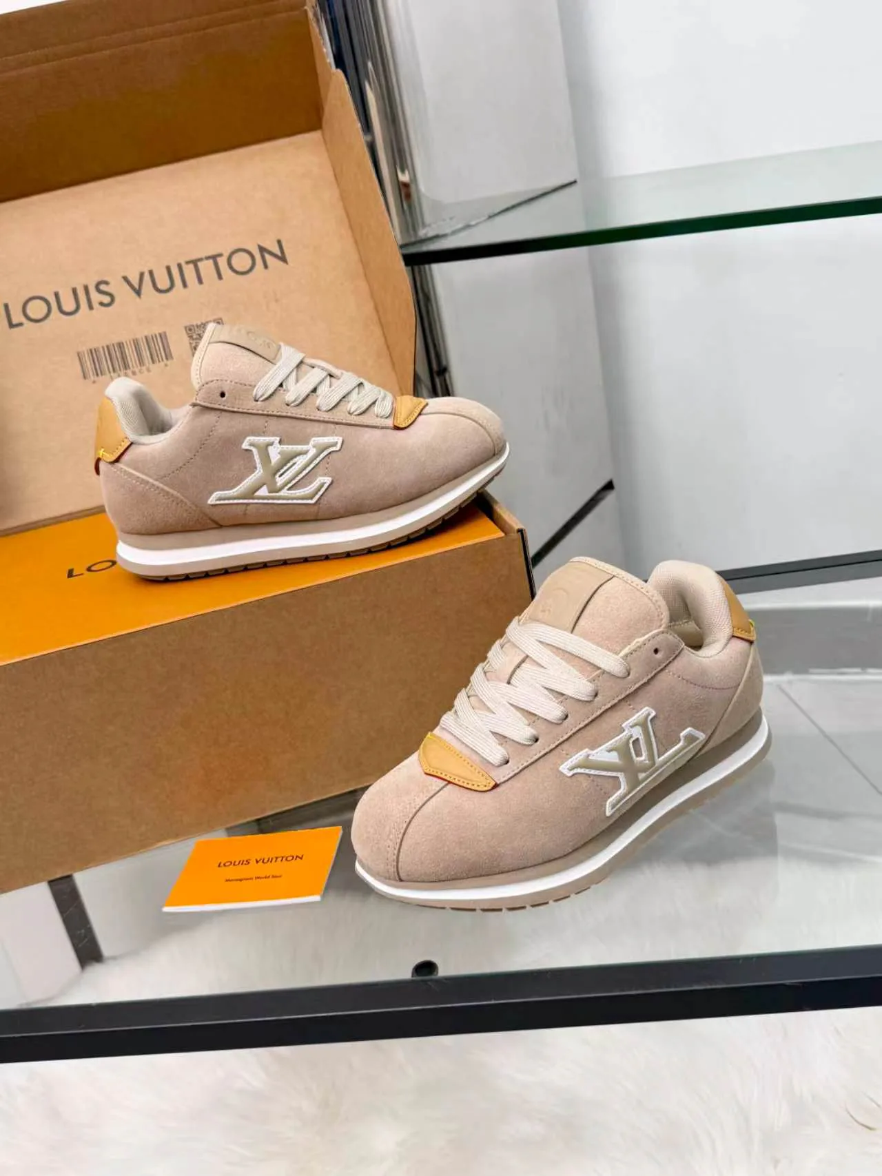 Кроссовки Женские Louis Vuitton 18417398
