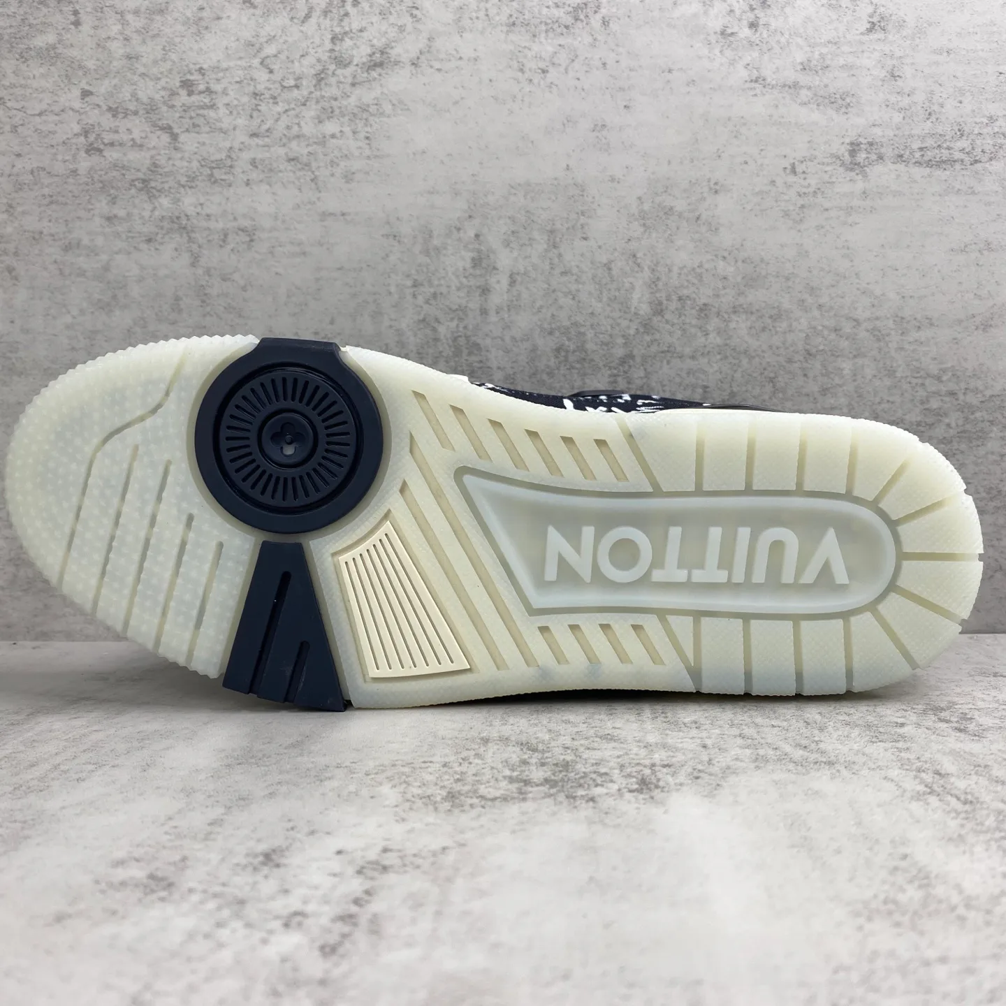 Кроссовки Женские Louis Vuitton 275324