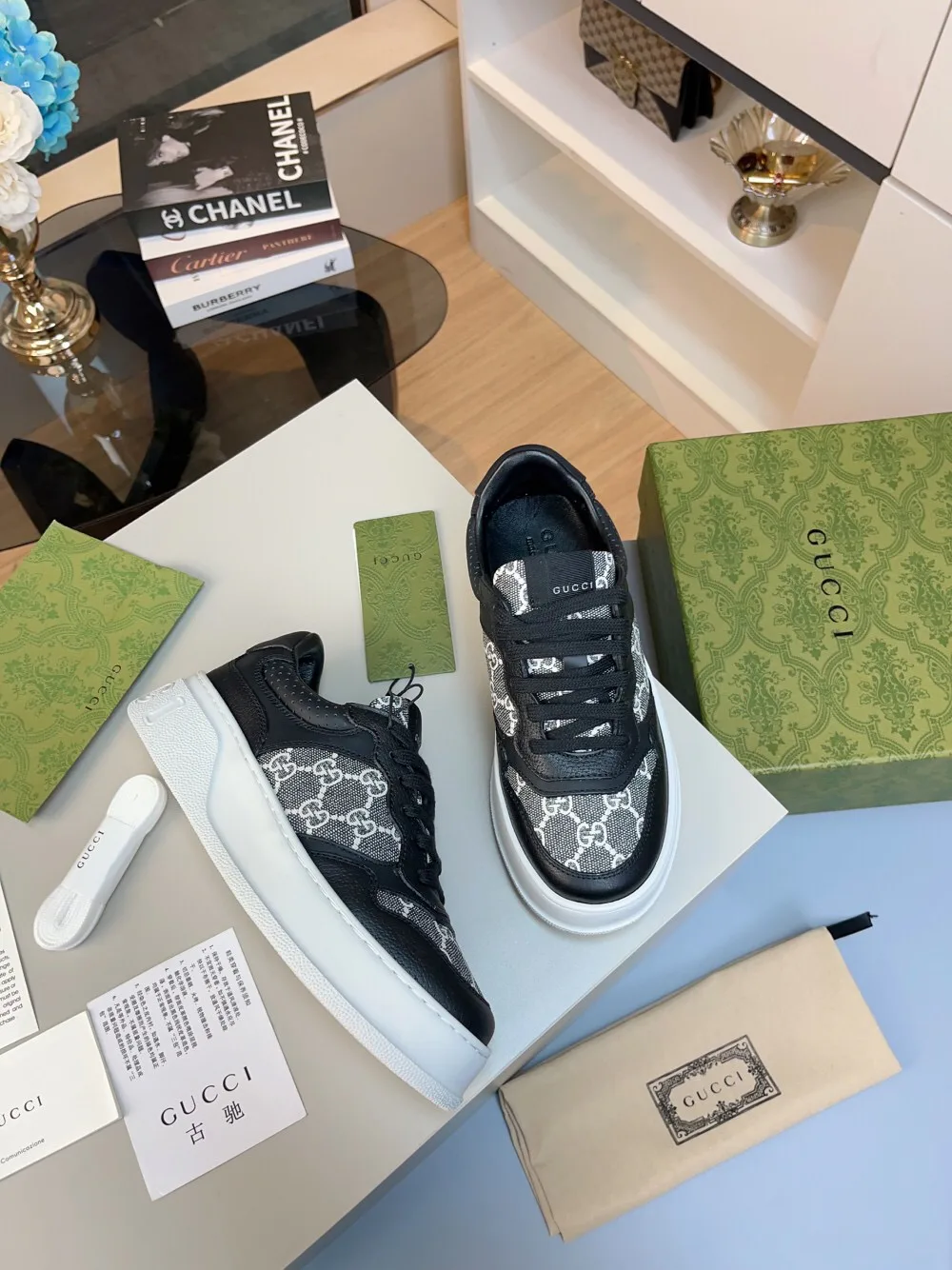 Кроссовки Женские Gucci 18369632