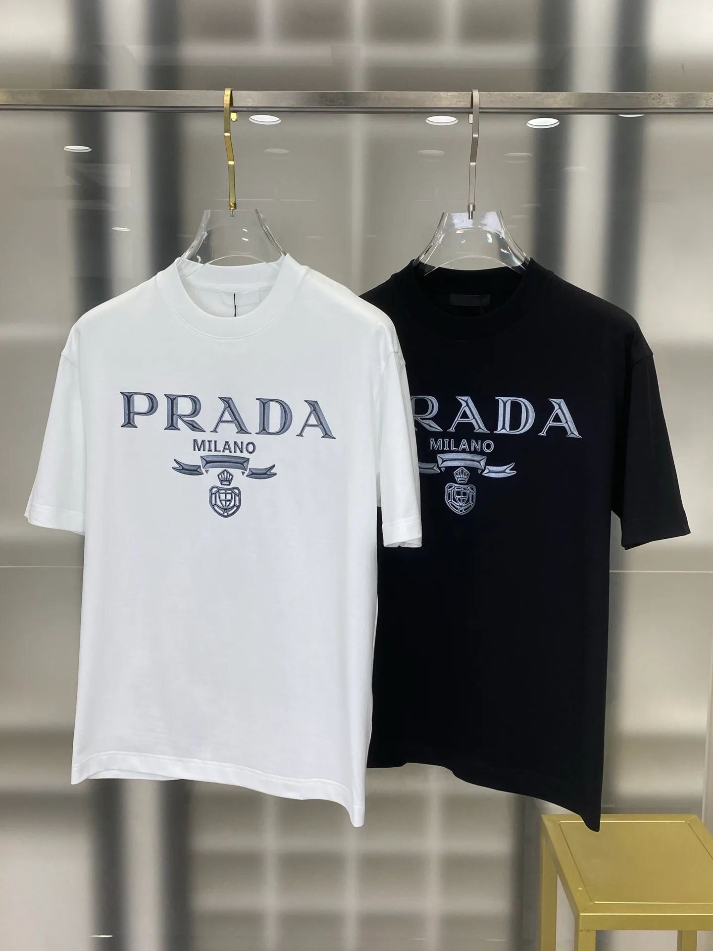Футболки Женские Prada 1749717