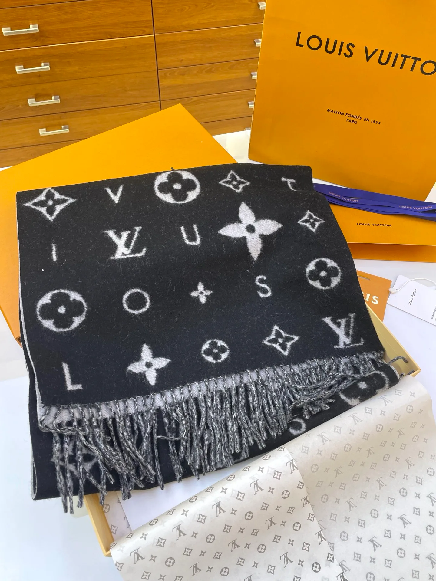 Шарфы Louis Vuitton 1981573