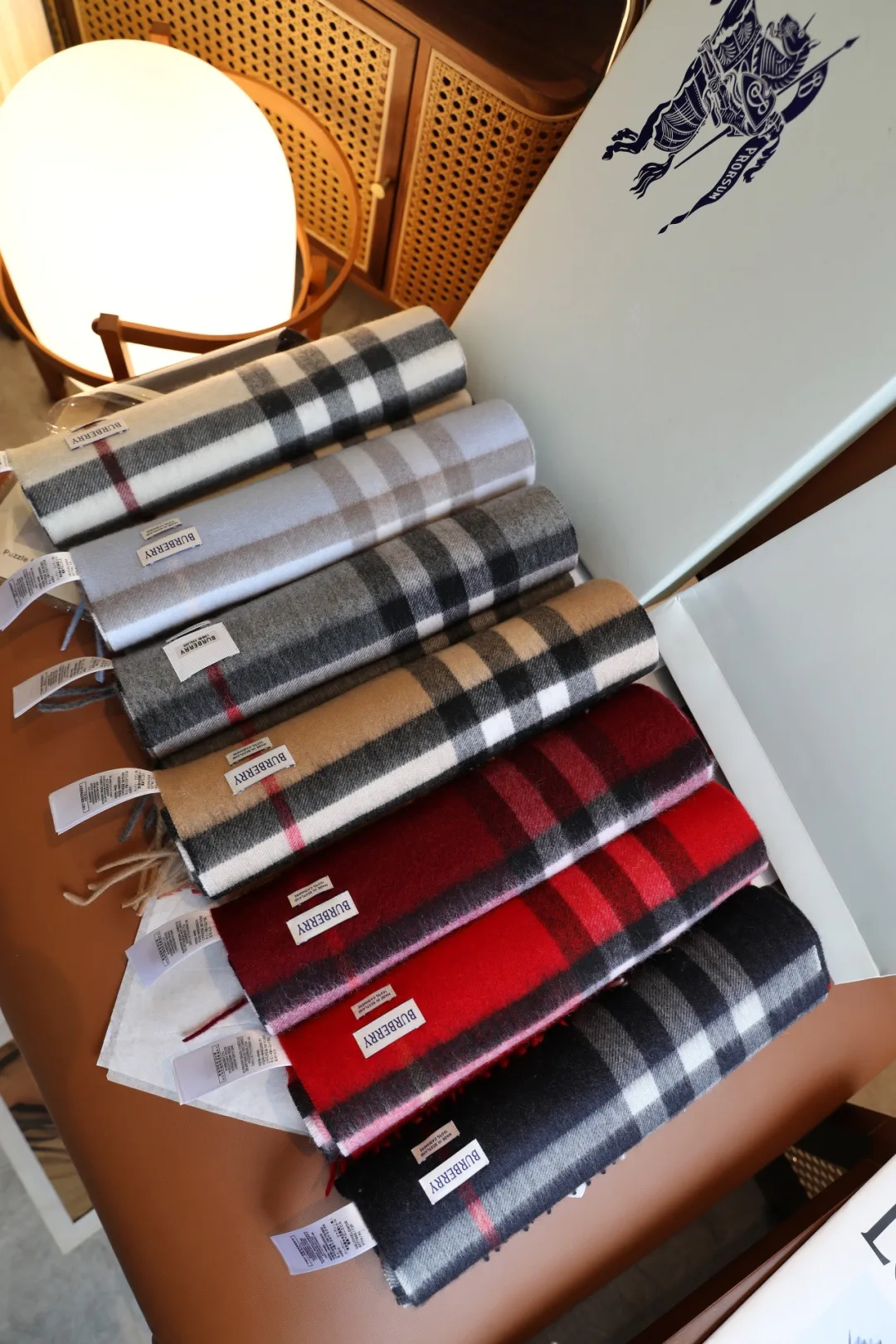 Шарфы Burberry 597374