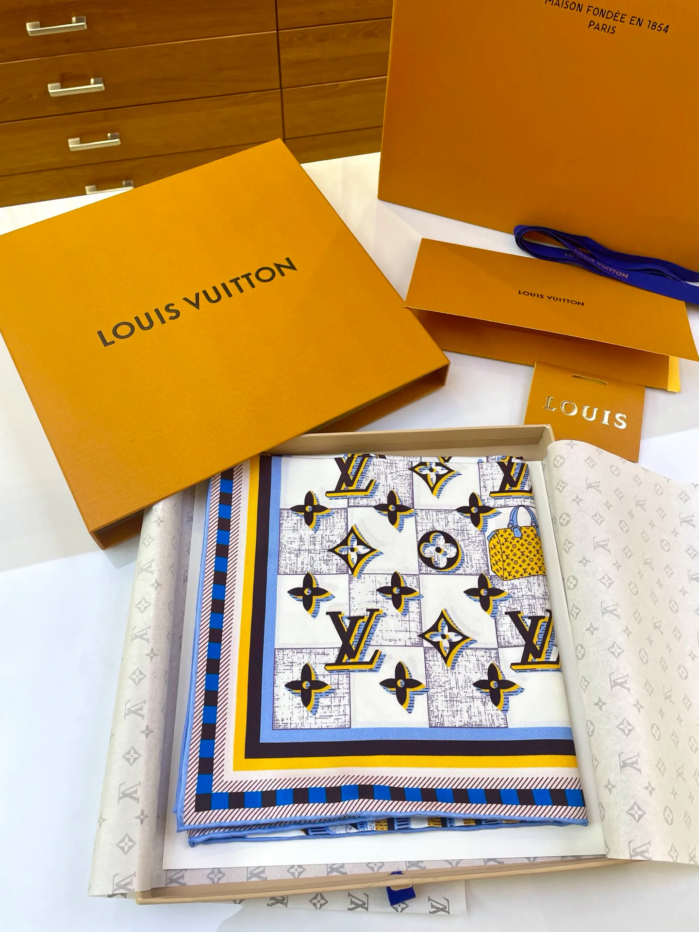 Платки Louis Vuitton 1981410