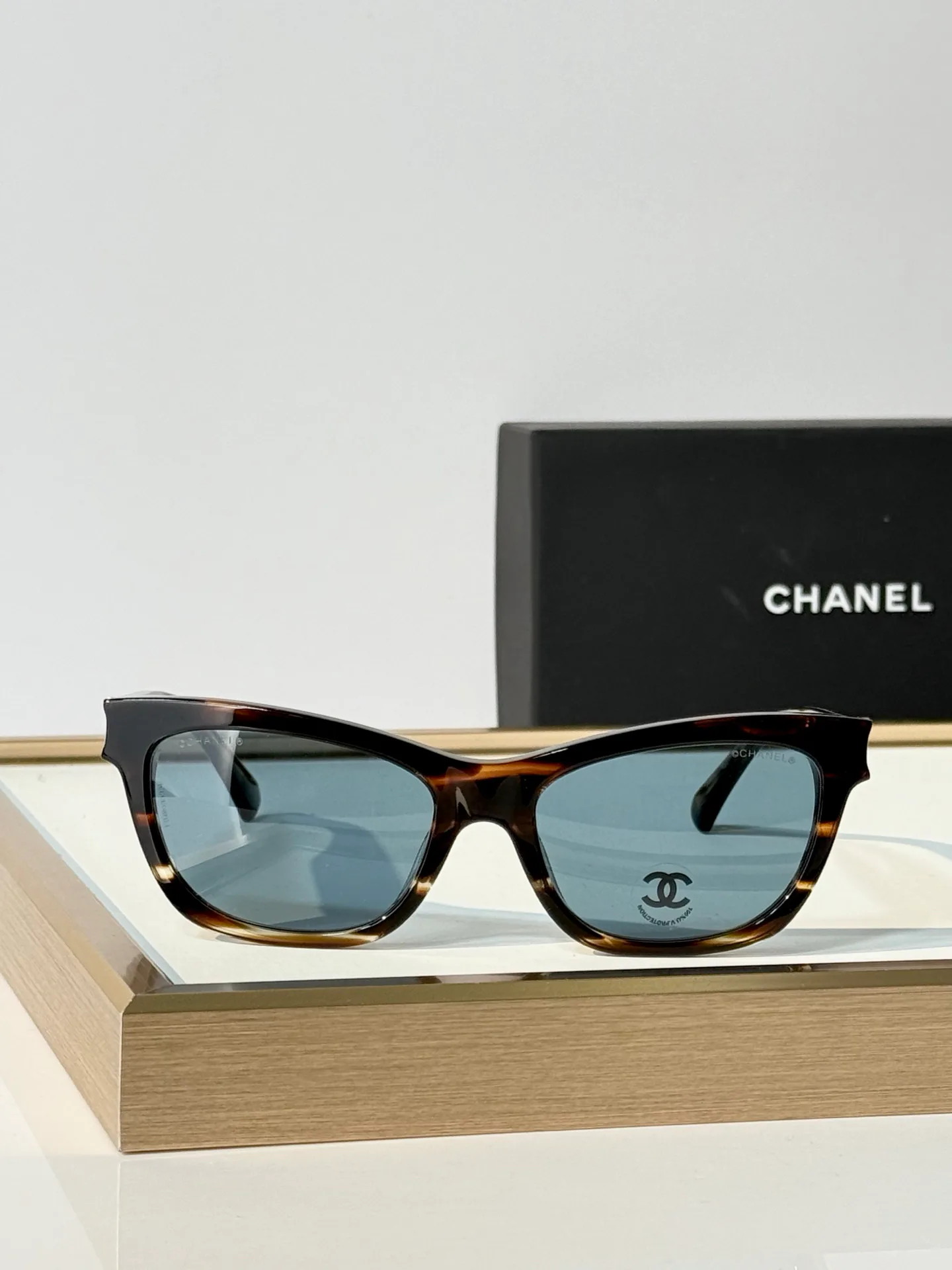 Очки Chanel 18404832