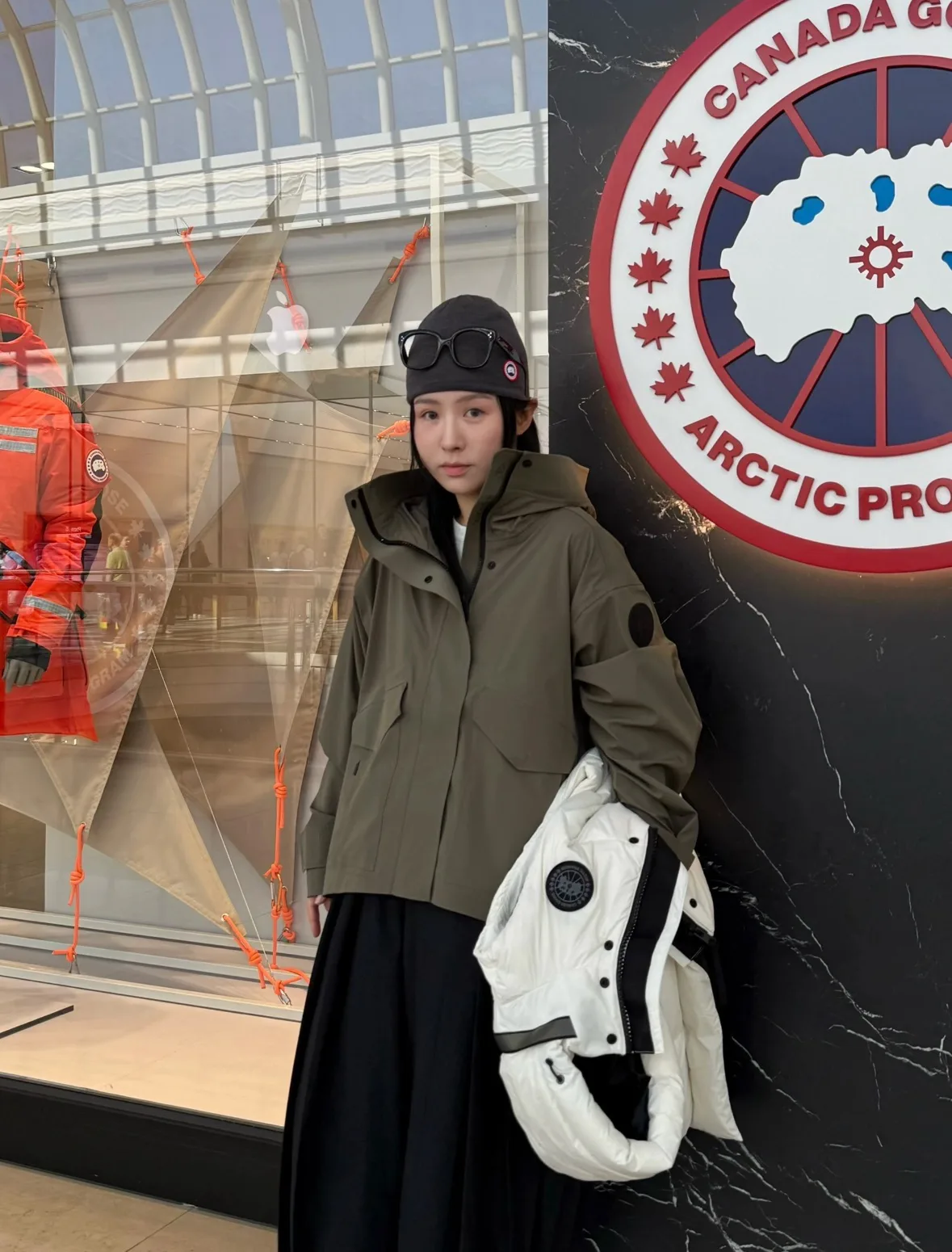 Куртки И Пуховики Женские Canada Goose 18132013