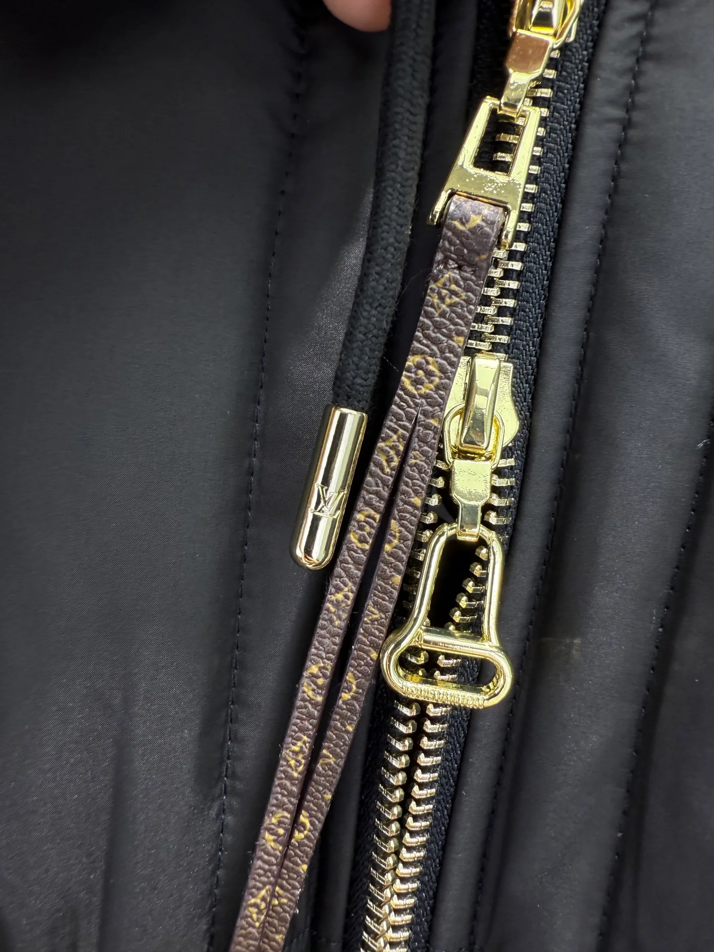 Куртки И Пуховики Женские Louis Vuitton 6186734