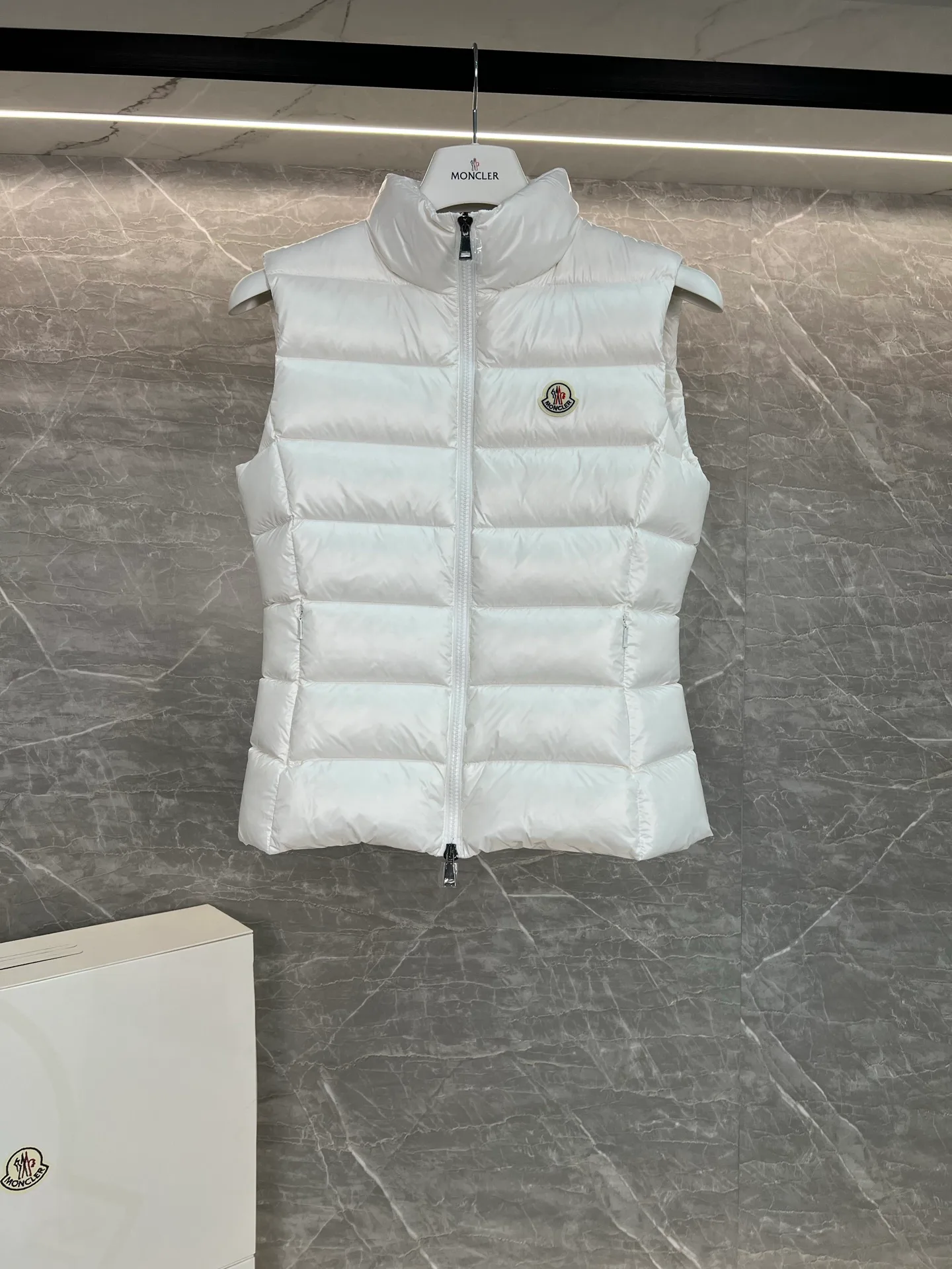 Жилеты Женские Moncler 18111346