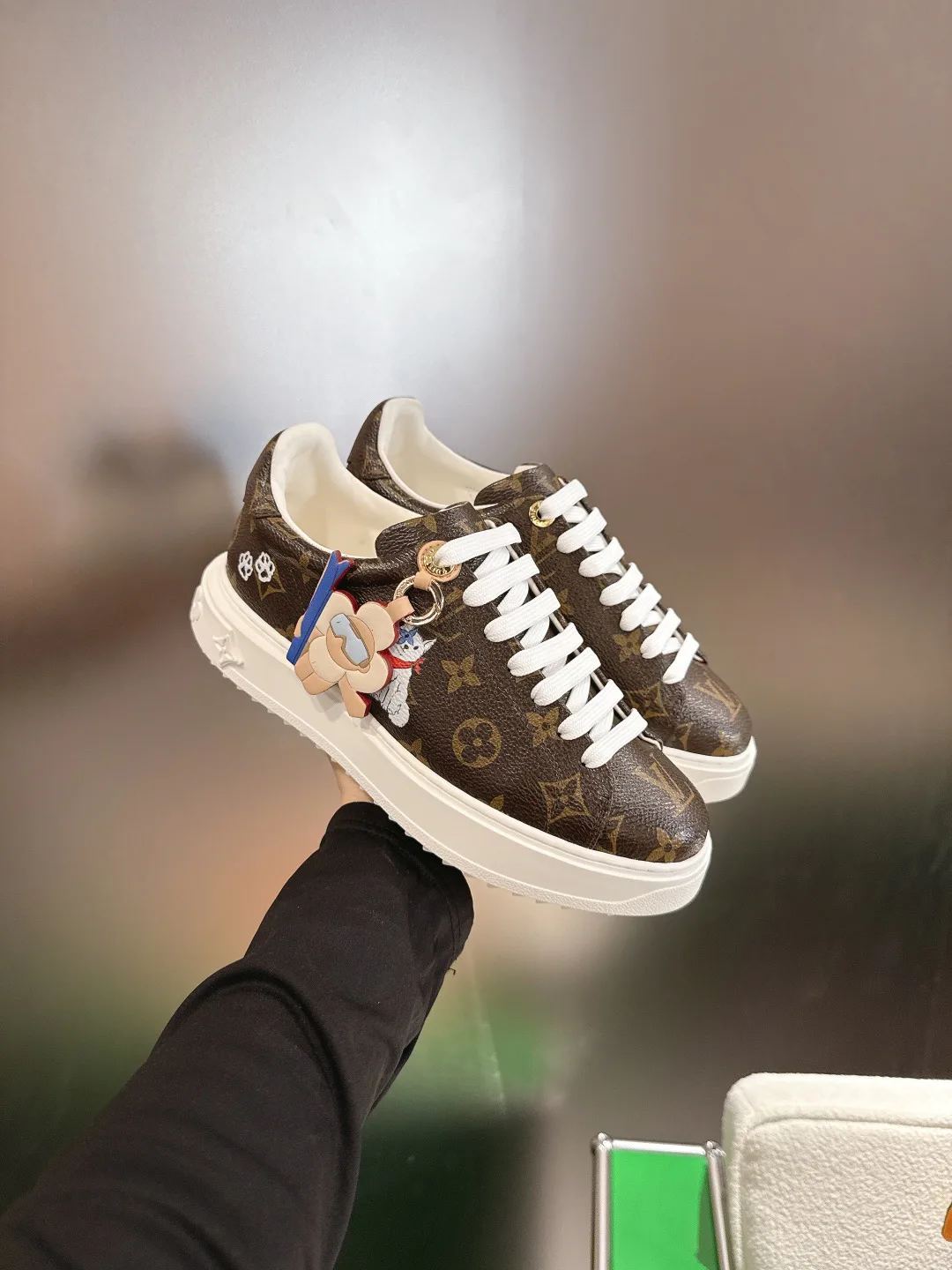 Кроссовки Женские Louis Vuitton 18677727