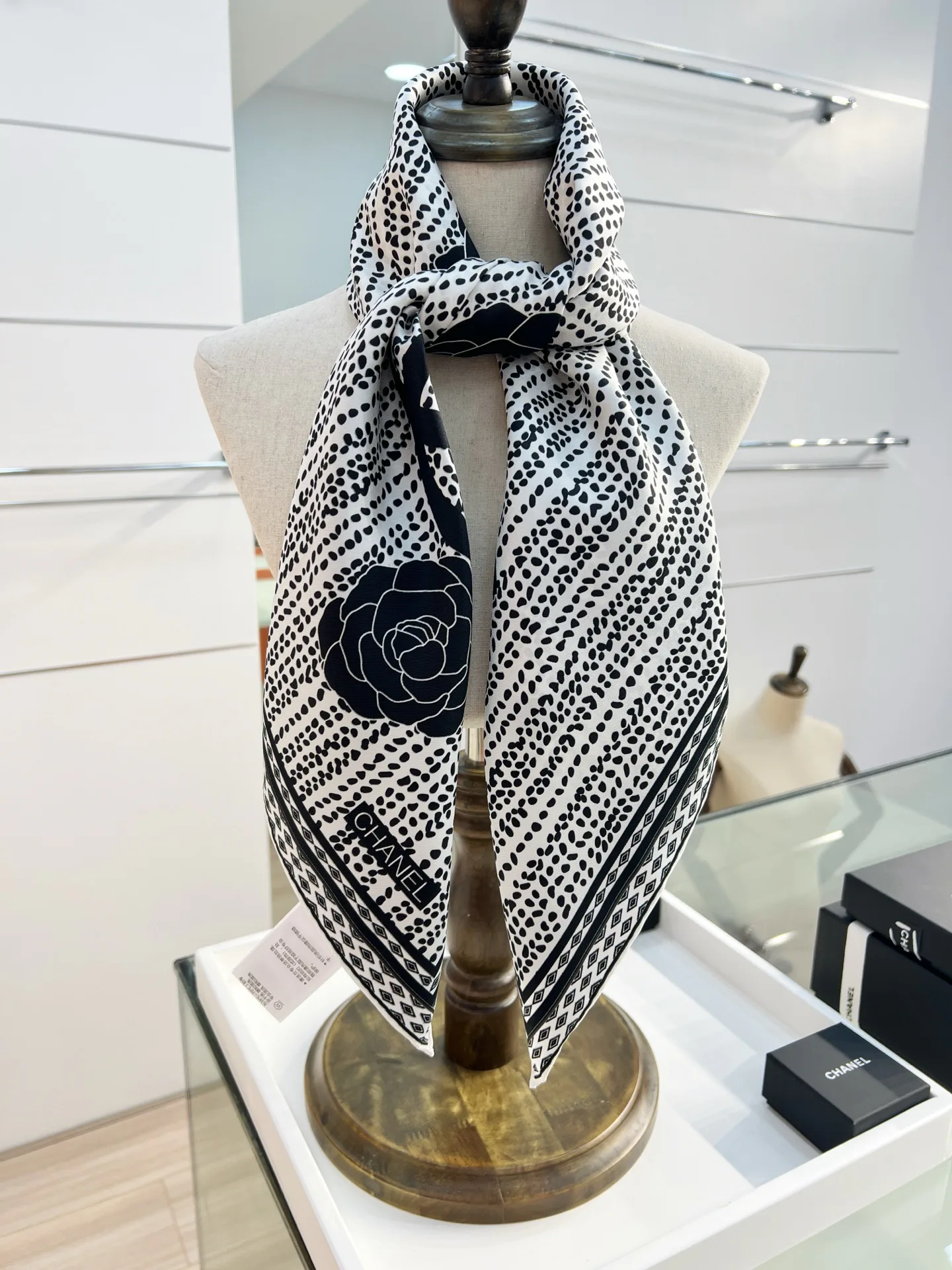 Платки Chanel 1883111