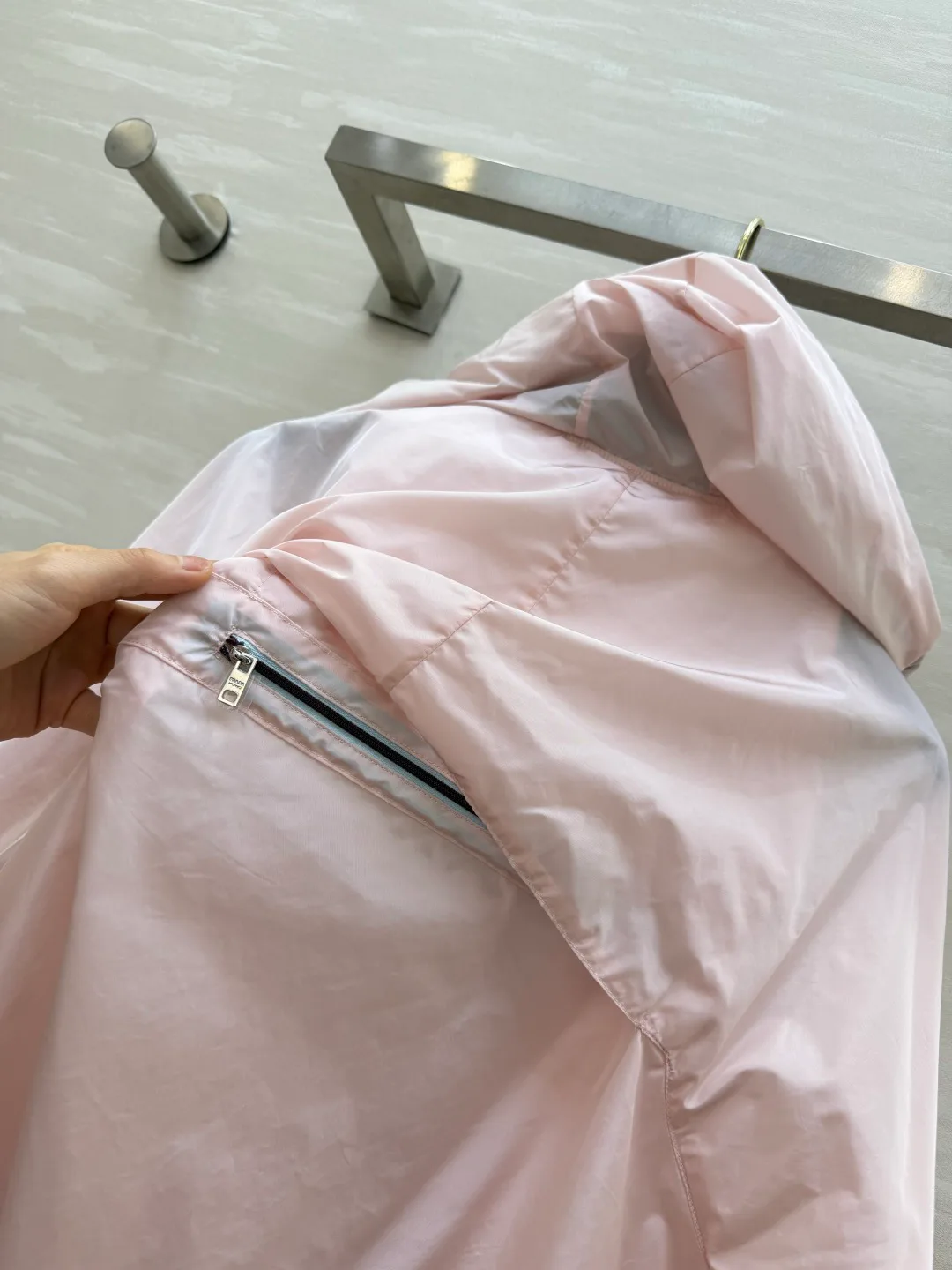 Куртки И Пуховики Женские Prada 17718538