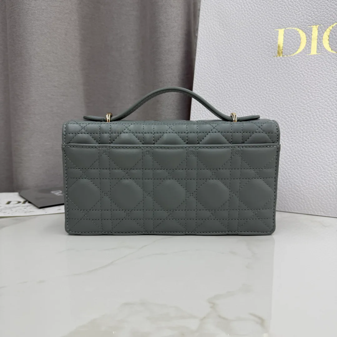 Классические Сумки Женские Christian Dior 12594763