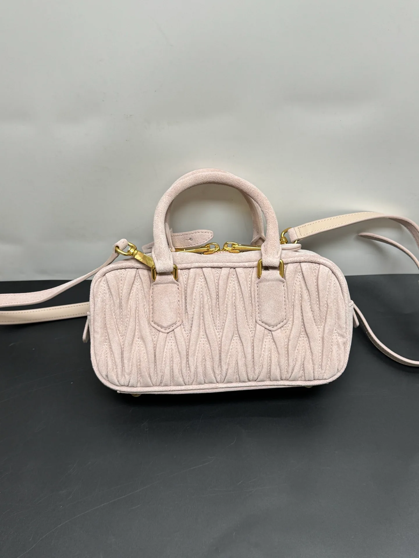 Классические Сумки Женские Miu Miu 17999177