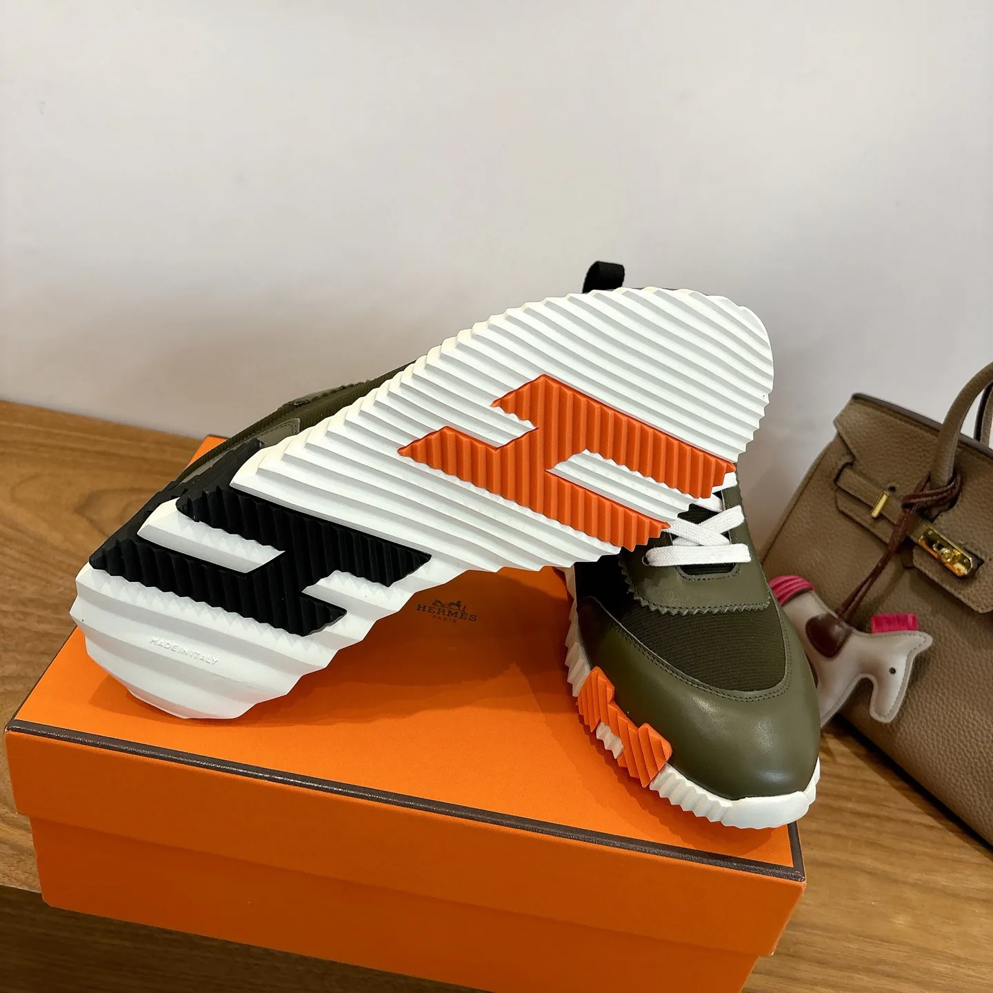 Кроссовки Женские Hermes 18729603