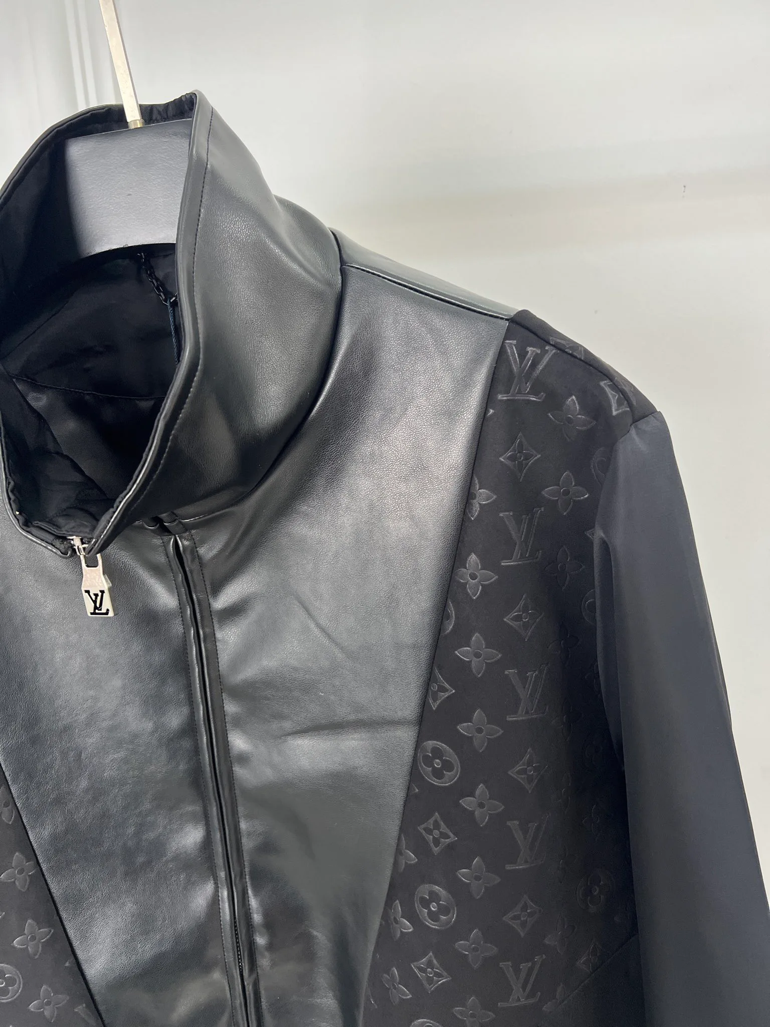 Кожаные Куртки И Дублёнки Женские Louis Vuitton 12842430