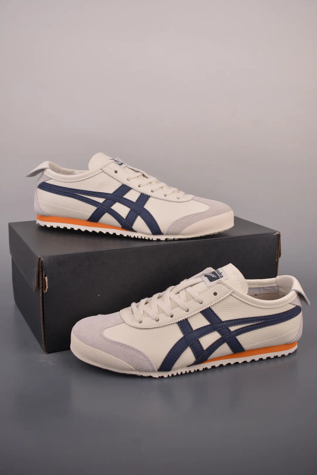 Кроссовки Женские Asics 18562052