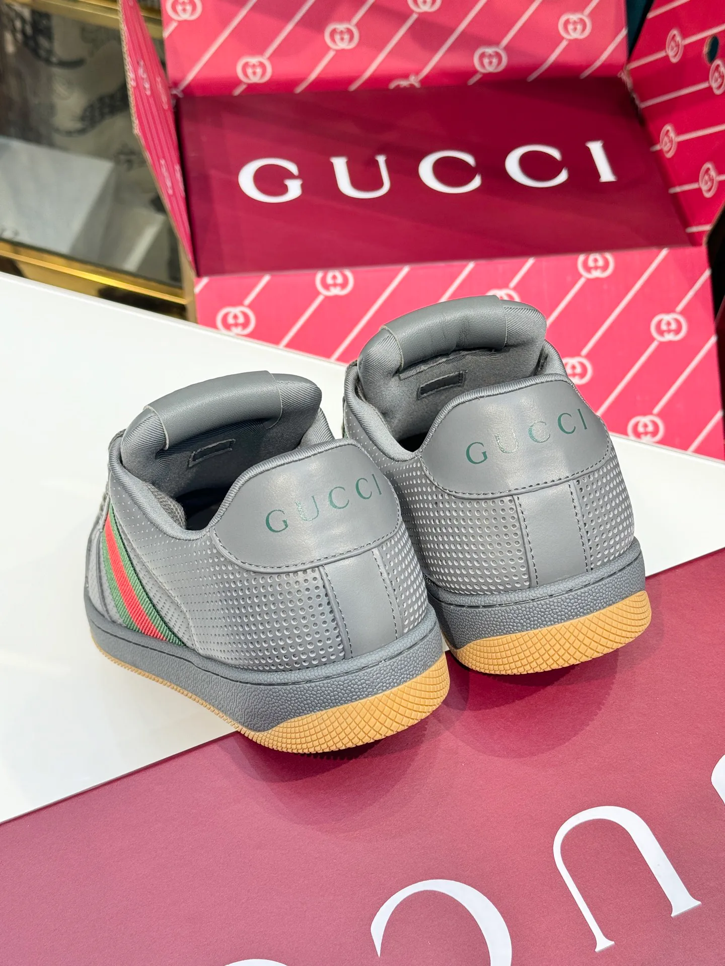 Кроссовки Женские Gucci 17946875