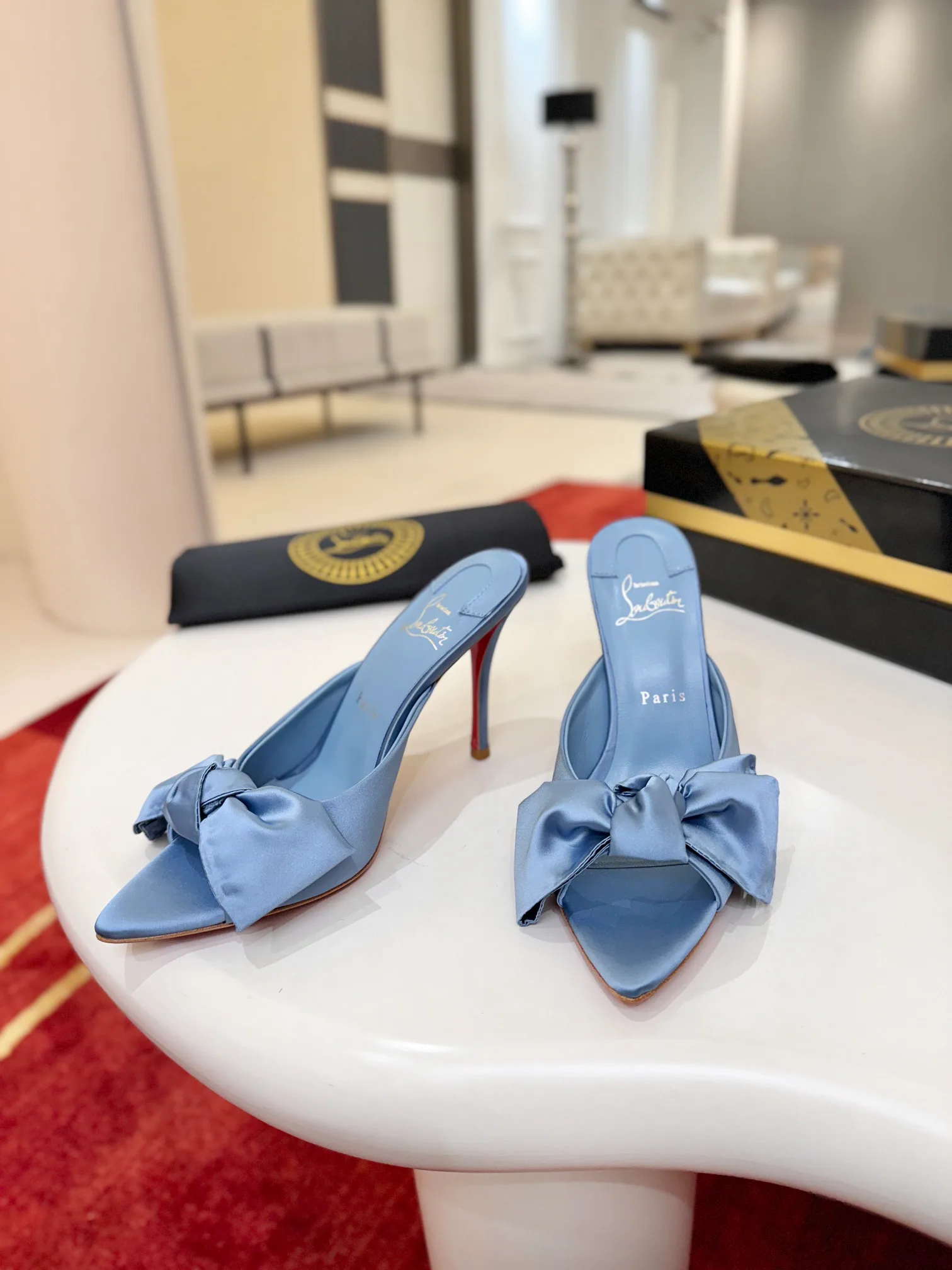 Босоножки Женские Christian Louboutin 14280253