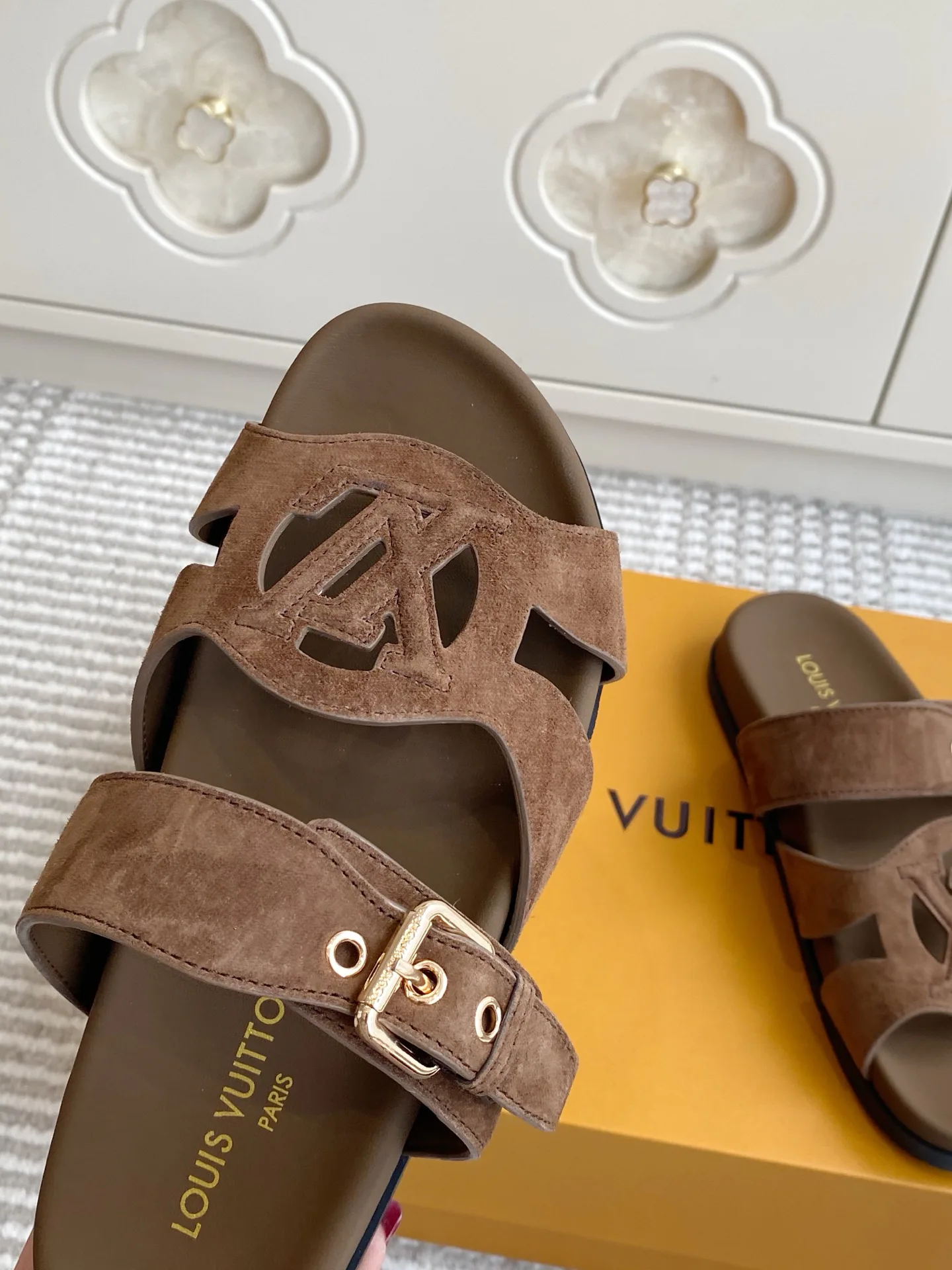 Шлепанцы Женские Louis Vuitton 17572153