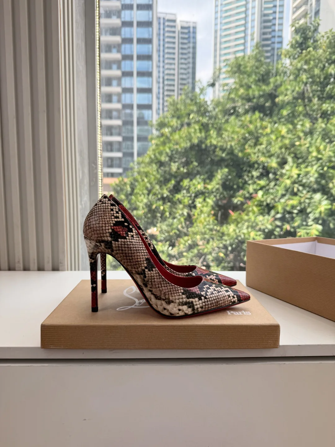 Туфли Женские Christian Louboutin 19673679