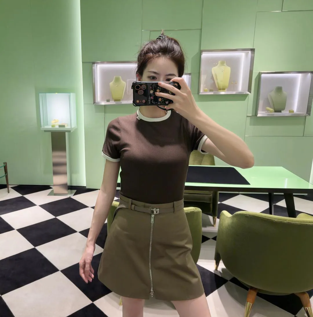 Футболки Женские Prada 17309500