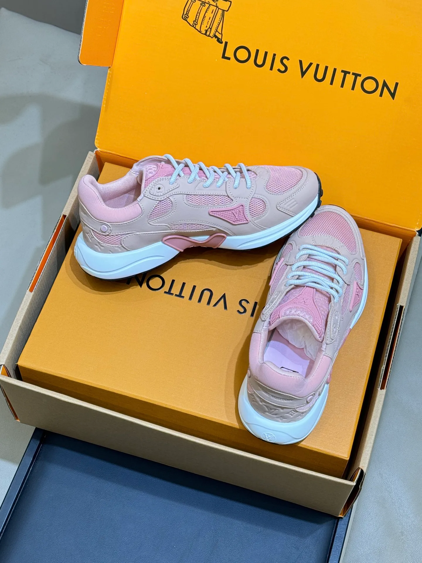 Кроссовки Женские Louis Vuitton 11347076