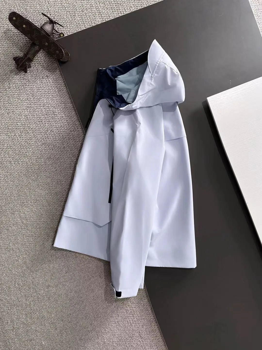 Куртки И Пуховики Женские Louis Vuitton 5091766