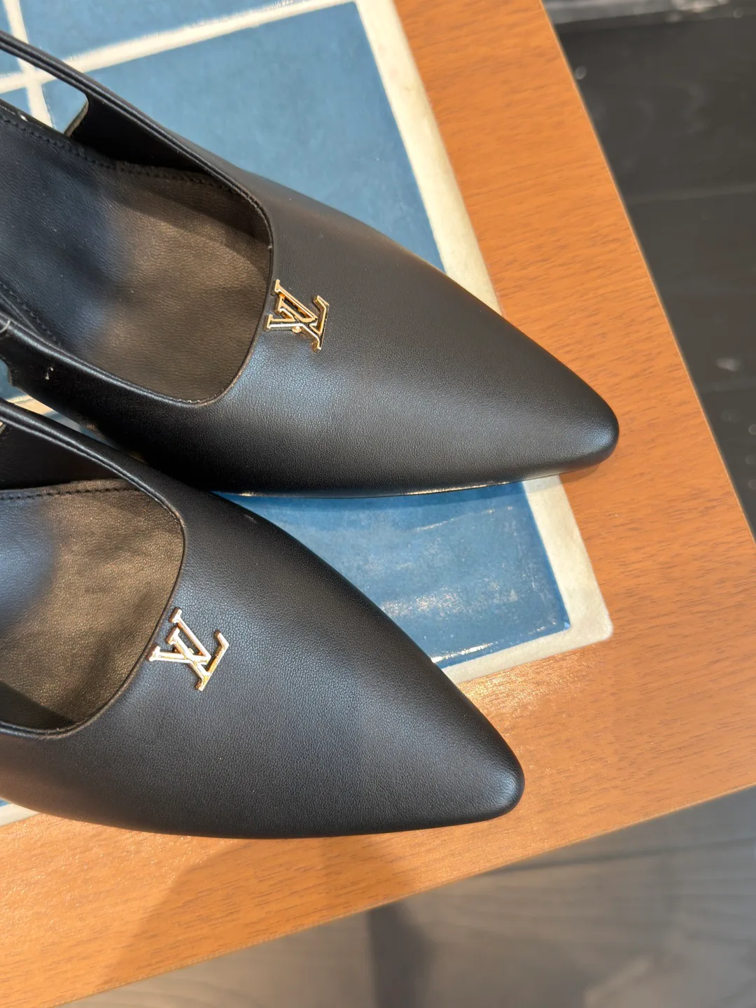 Туфли Женские Louis Vuitton 18604376