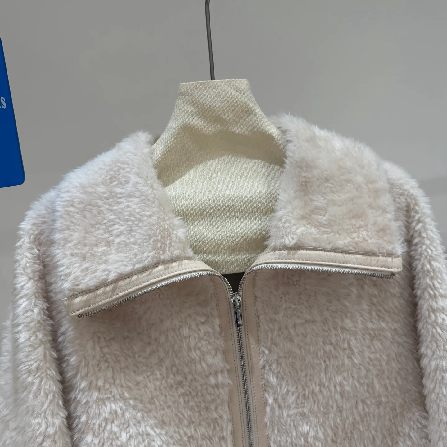 Куртки И Пуховики Женские Miu Miu 19701581