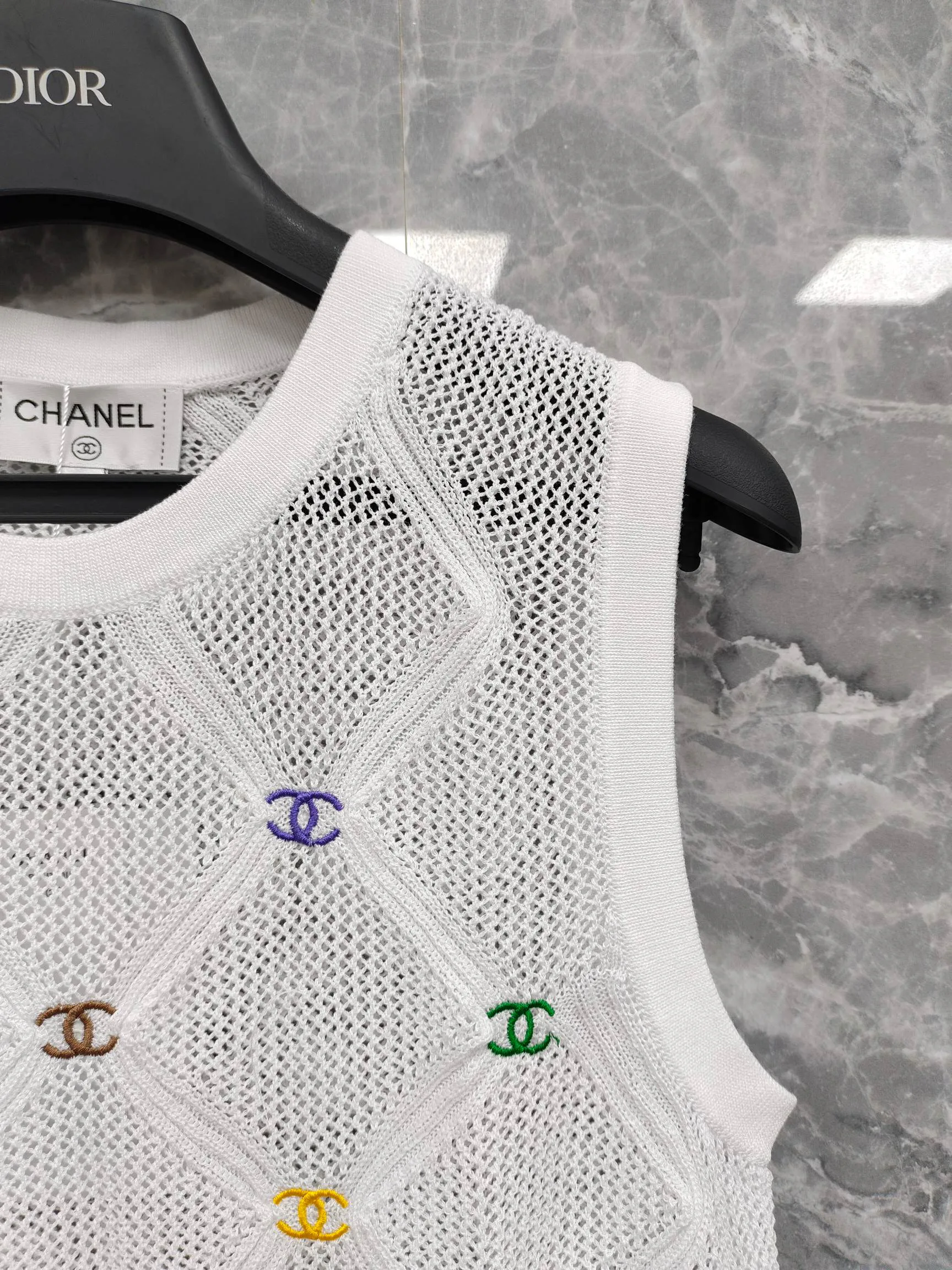 Жилеты Женские Chanel 17954433