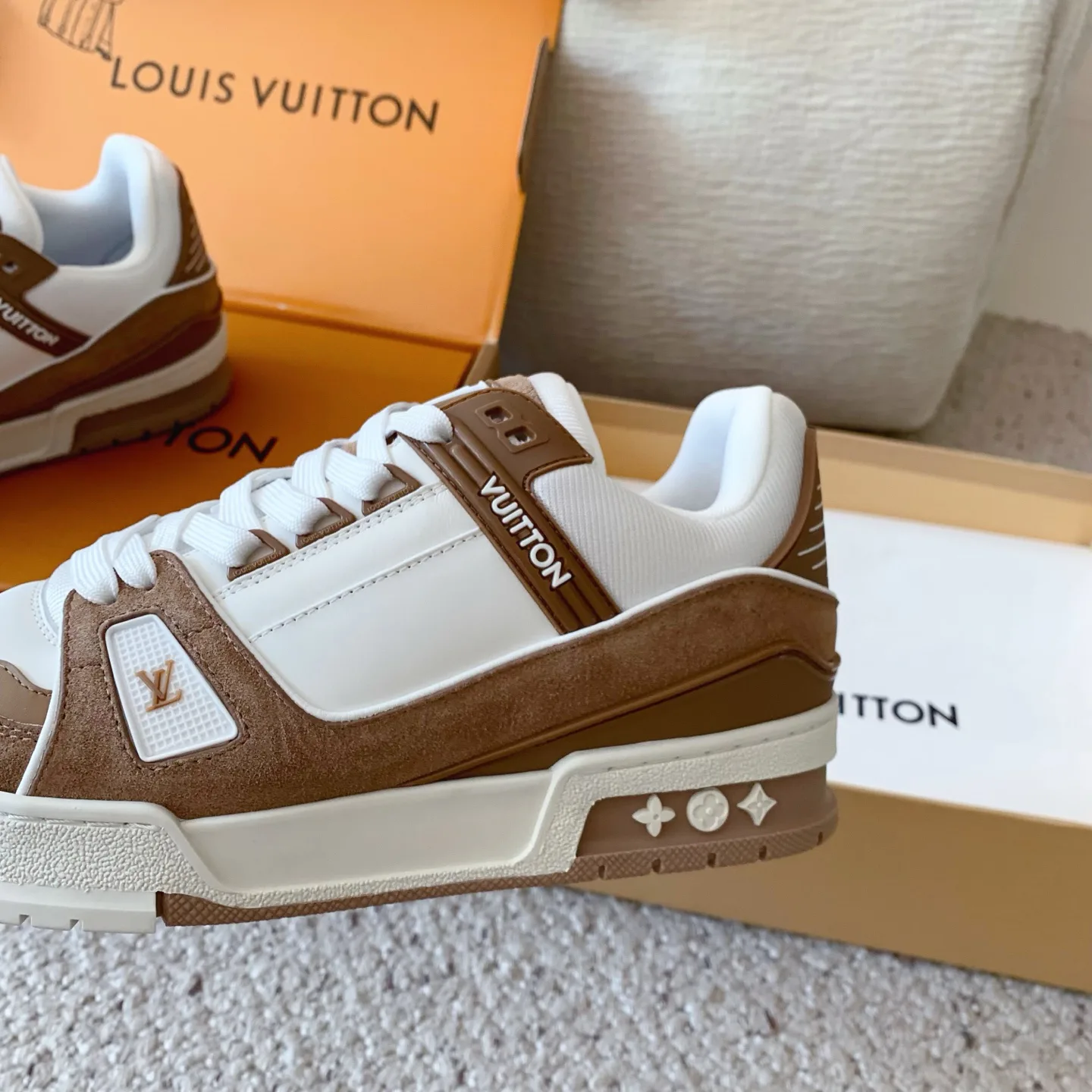 Кроссовки Женские Louis Vuitton 18258361