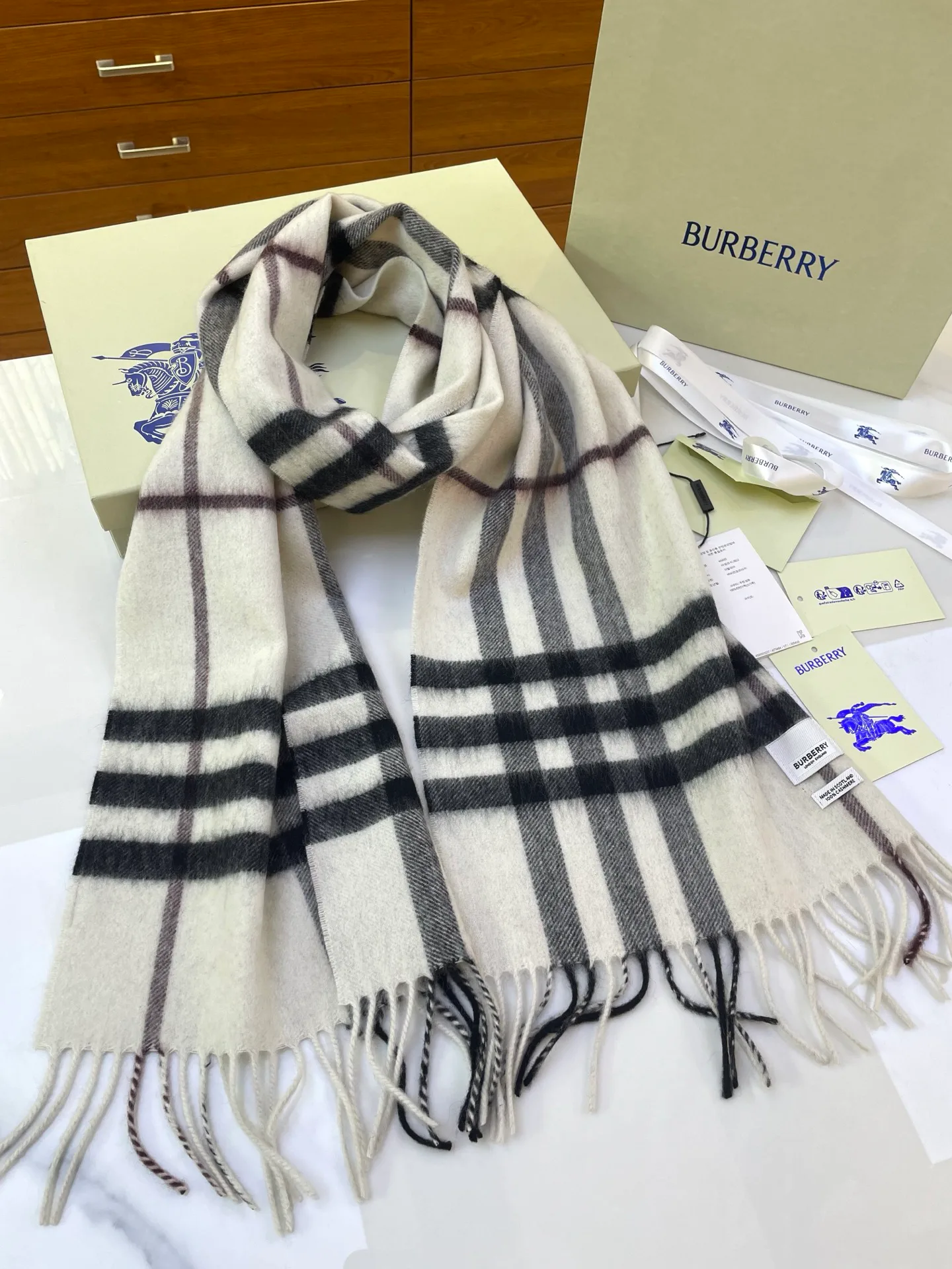 Шарфы Burberry 6645290