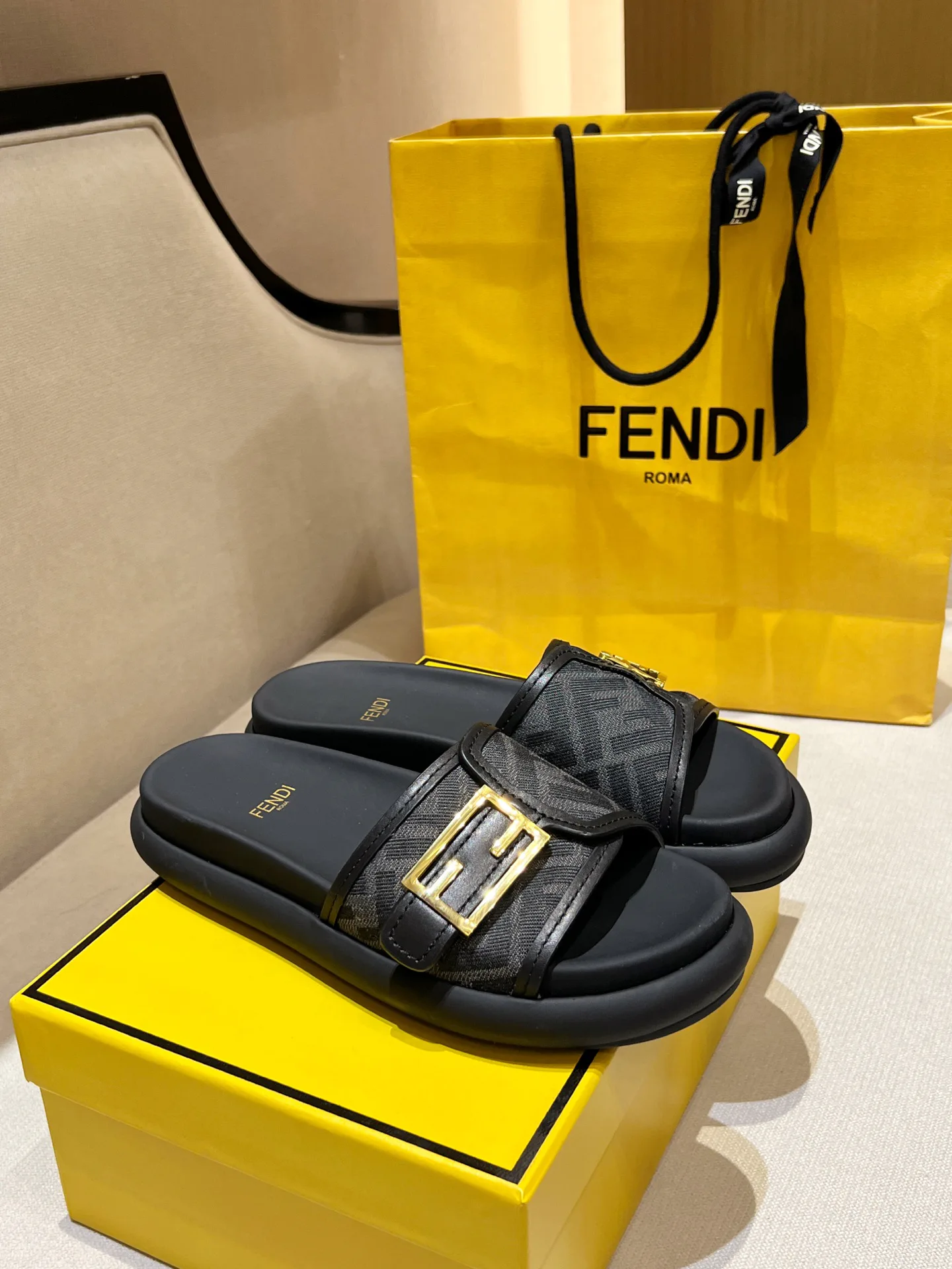 Шлепанцы Женские Fendi 11156797