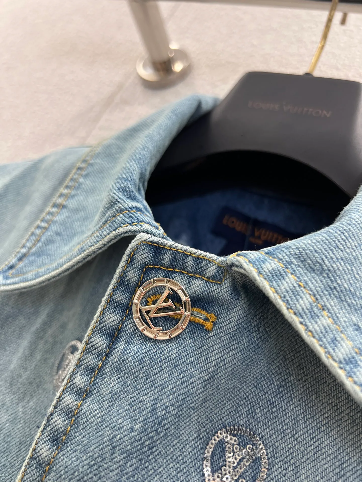 Куртки И Пуховики Женские Louis Vuitton 1079304